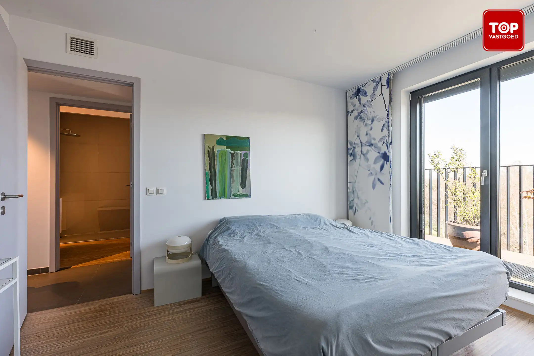 Hoogwaardig afgewerkte penthouse met 45m² terras. 2 slaapkamers, garage en staanplaats!  foto 17