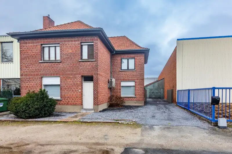 Halfopen woning met 3 slaapkamers, magazijn/ grote garage en tuin op 510 m² foto 16