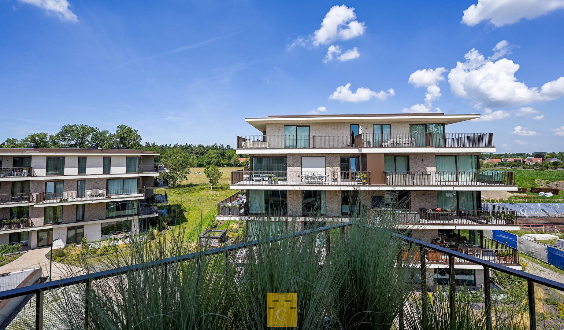 Recent 2 slaapkamerappartement met mooie zichten en ruim terras foto 18