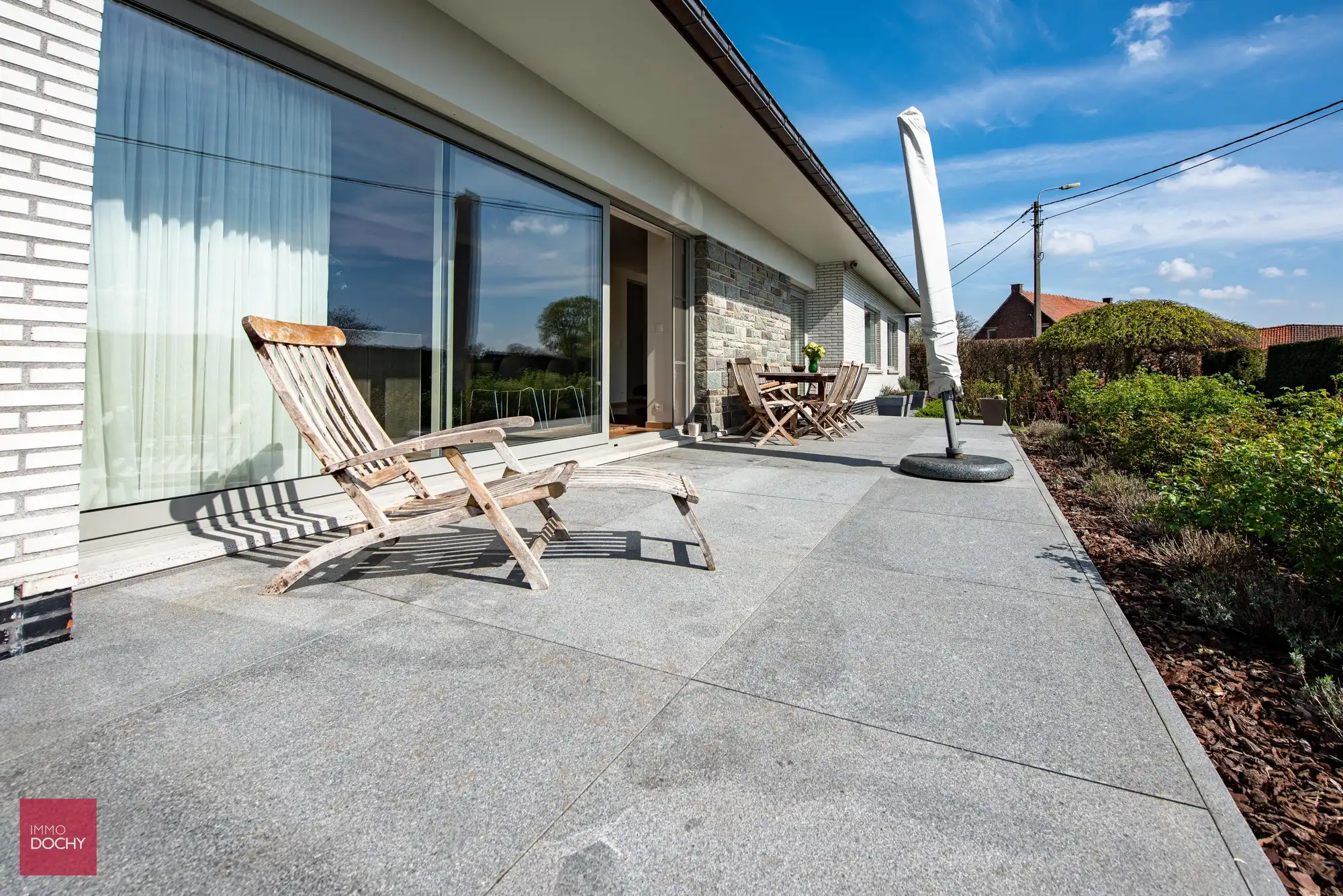 Landelijk gelegen gelijkvloerse VILLA met MAGAZIJN (verkoopsruimte) foto 5