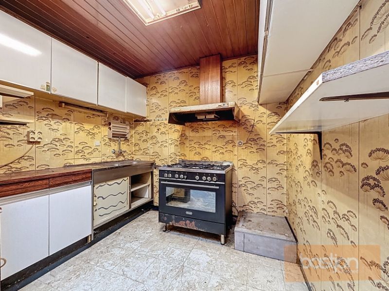 Te renoveren woning met 4 slaapkamers foto 4