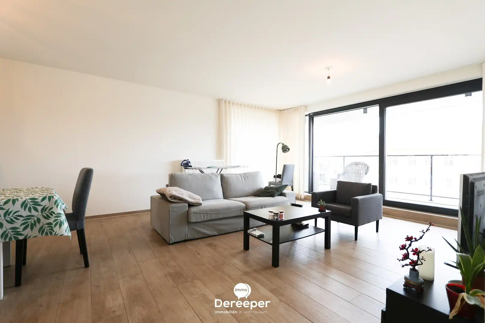 RUIM 3-SLAAPKAMERAPPARTEMENT MET 2 TERRASSEN EN UITZICHT OP DE MARKT VAN TORHOUT foto 7