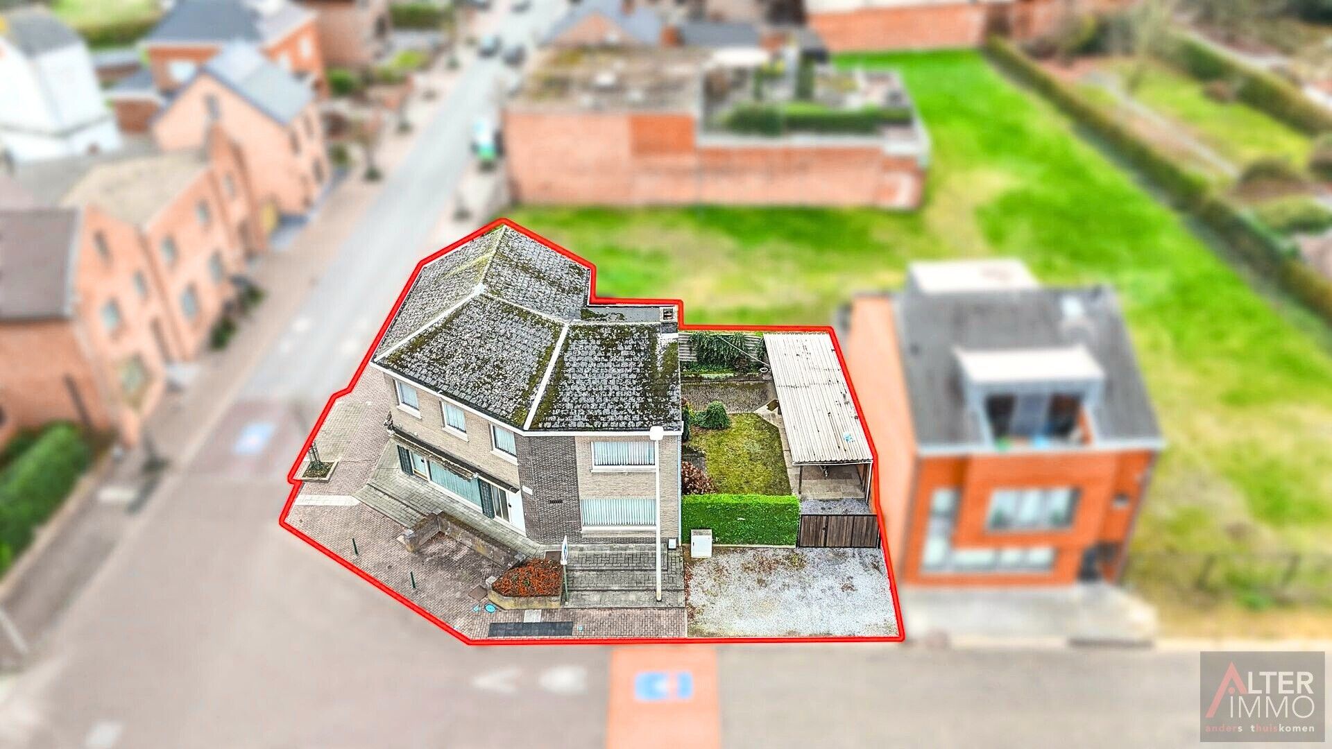 Handelspand met woonst - 5 slaapkamers foto {{pictureIndex}}