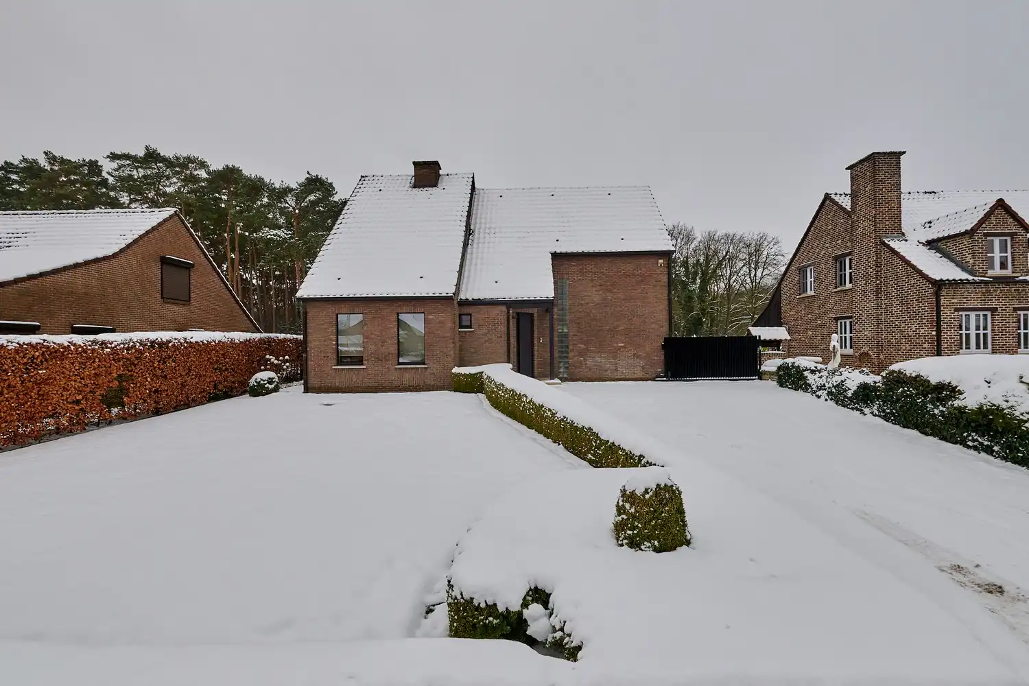 Knap gerenoveerde woning op ruim perceel in een bosrijke omgeving te Beringen. foto 3
