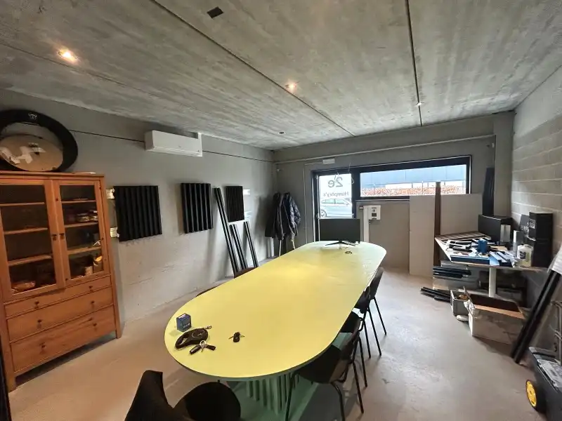 KMO-unit van 253 m² met kantoor en parking – topligging!! foto 6