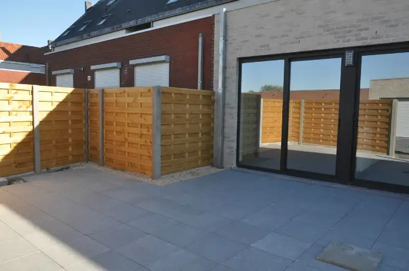 Prachtig en ruim energiezuinig appartement op het gelijkvoers met ruime privé-terras. foto {{pictureIndex}}