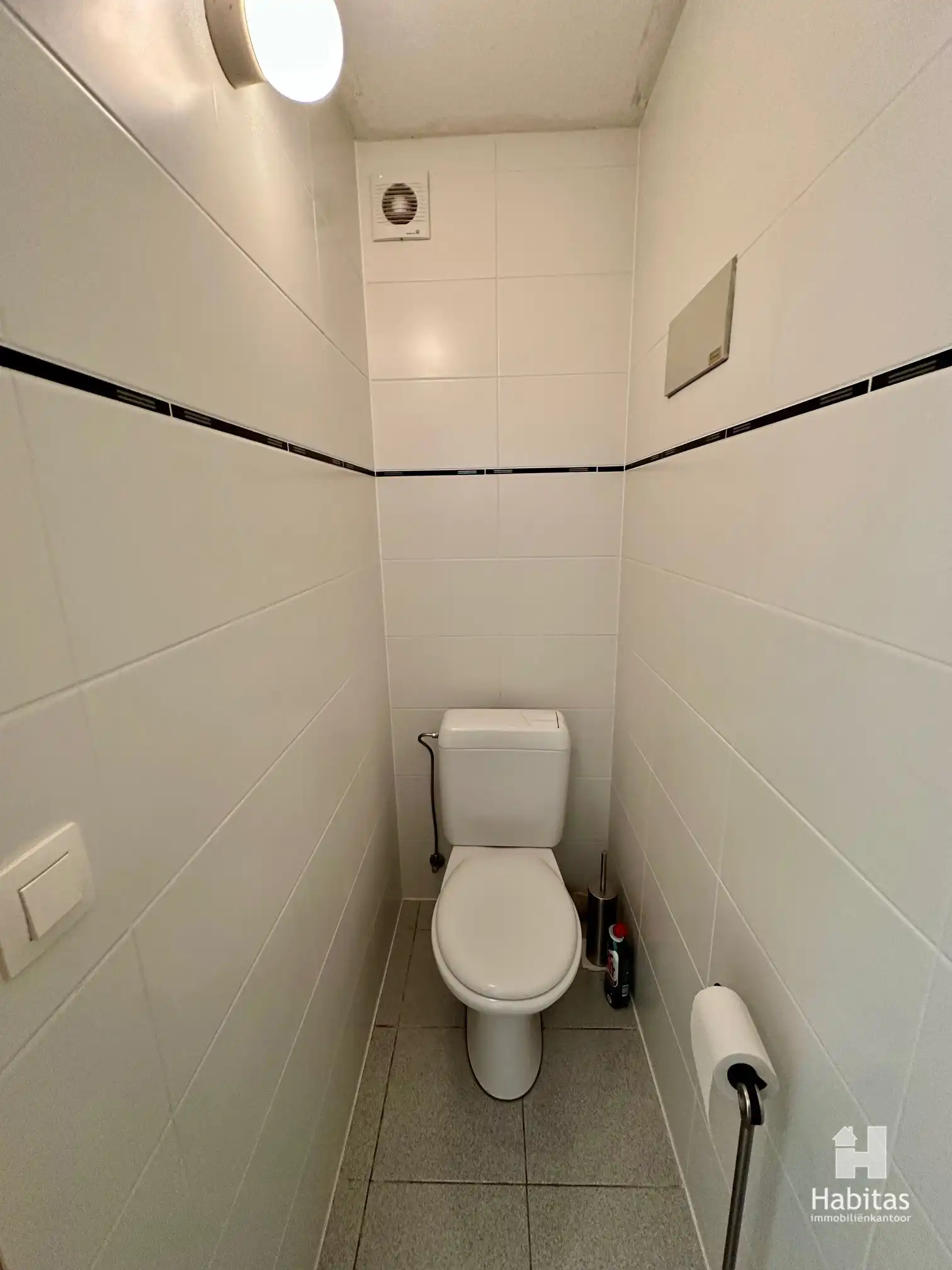 Verrassend ruime studio op 3de verdieping foto 8