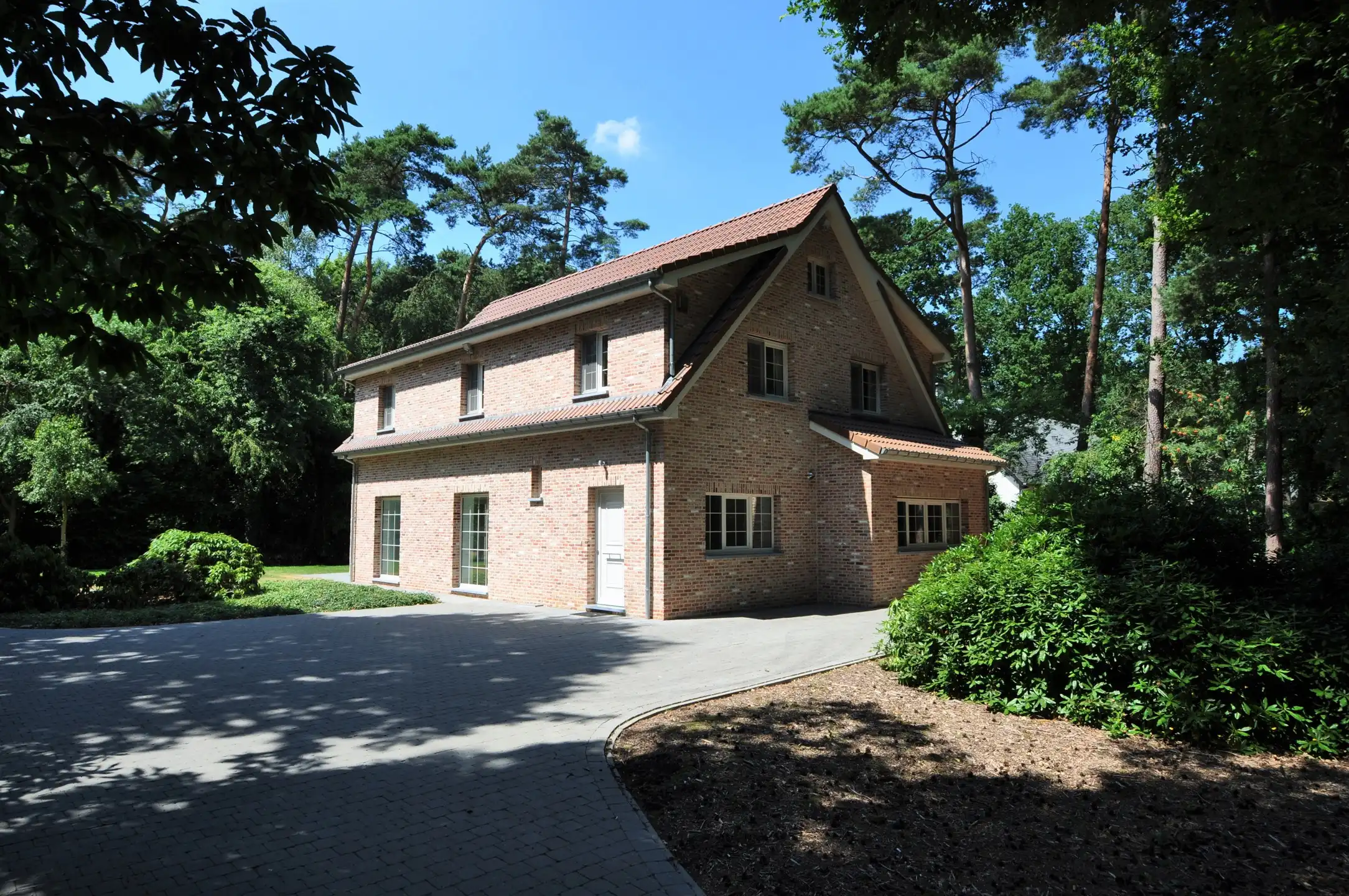 Hedendaagse en energiezuinige villa in rustige wijk foto 2