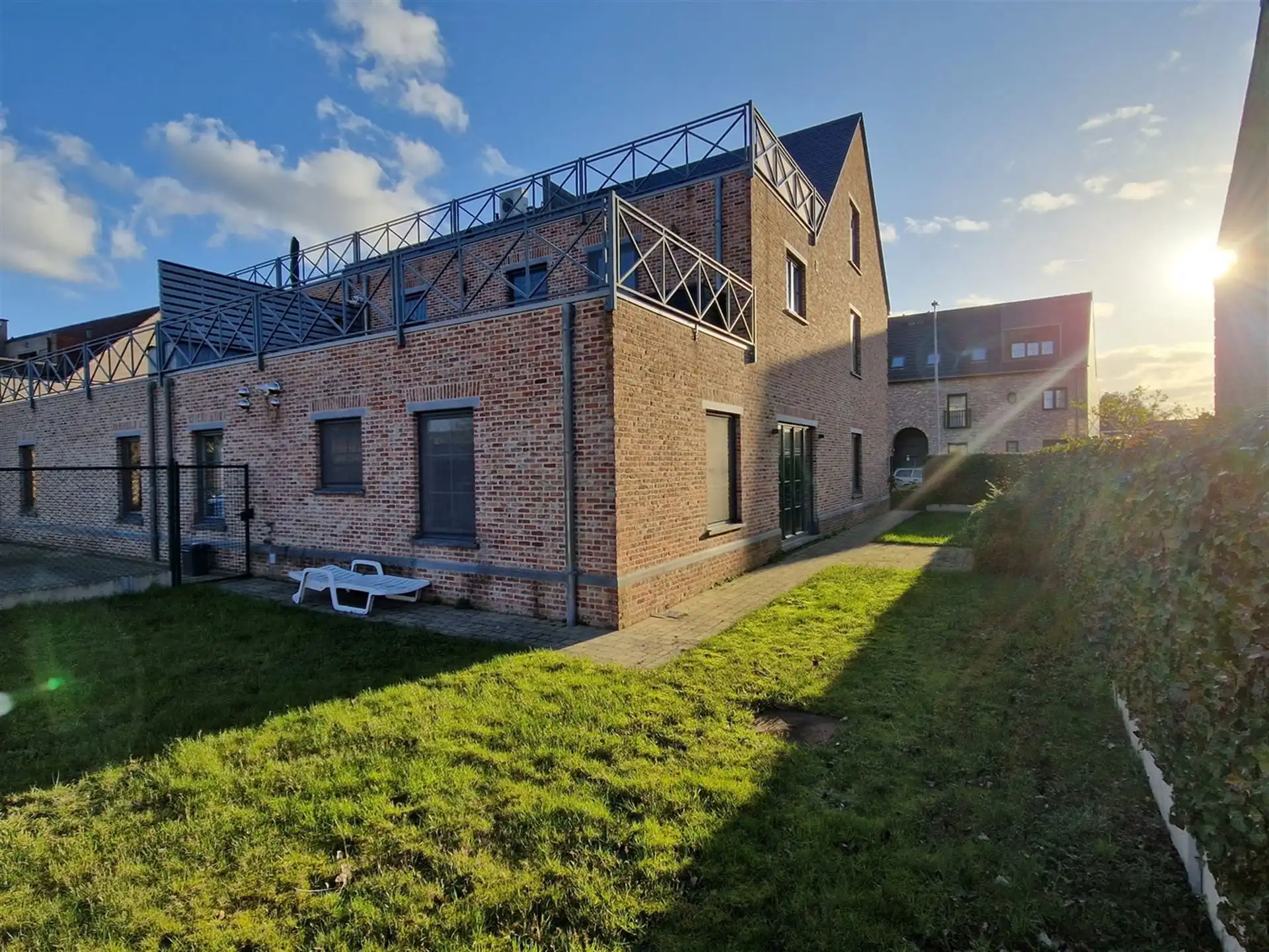 Gelijkvloers appartement, 2 slpk, terras + tuin + autostaanplaats + kelderberging foto 8