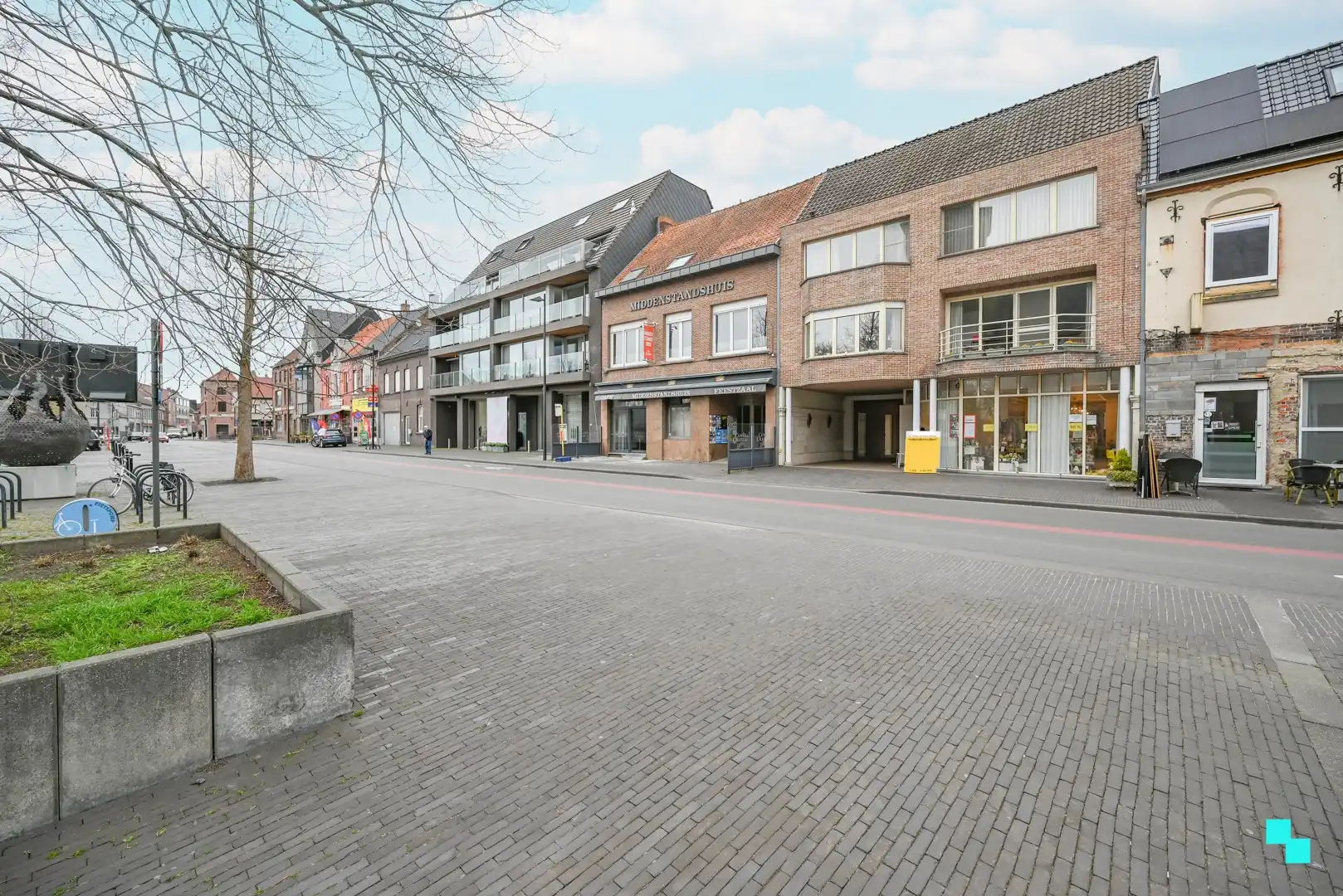 Uiterst centraal gelegen handelszaak met bijhorende opbergruimte foto 3