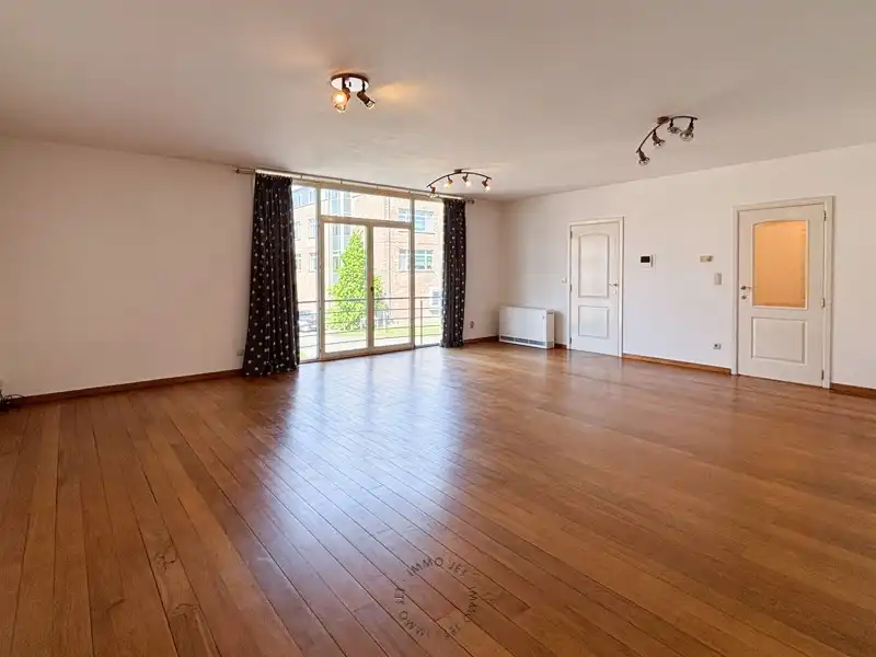 Instapklaar appartement met 2 slaapkamers en staanplaats nabij centrum Beveren foto 3