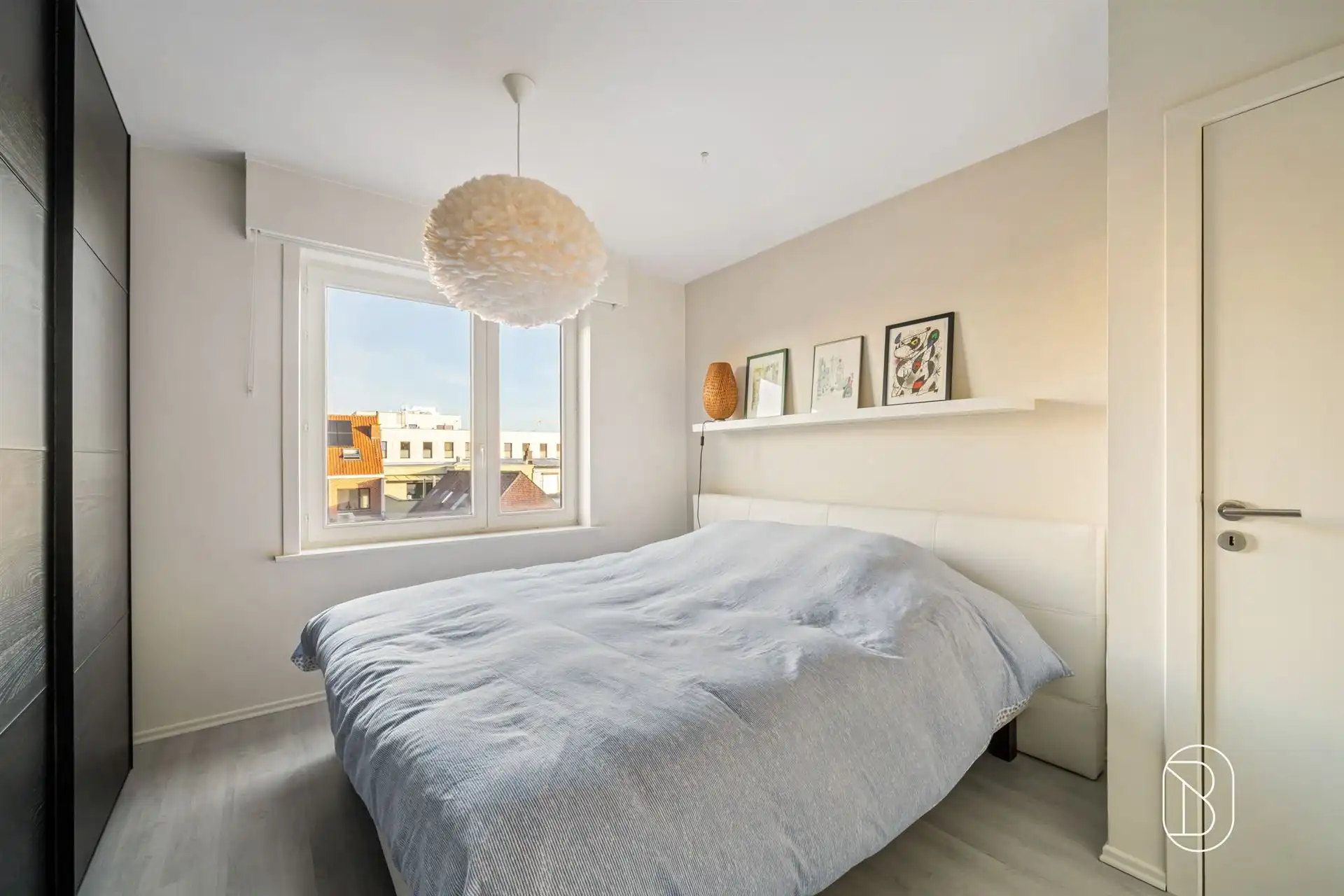 Verzorgd appartement met 2 slk & garage in centrum Kortrijk! foto 8