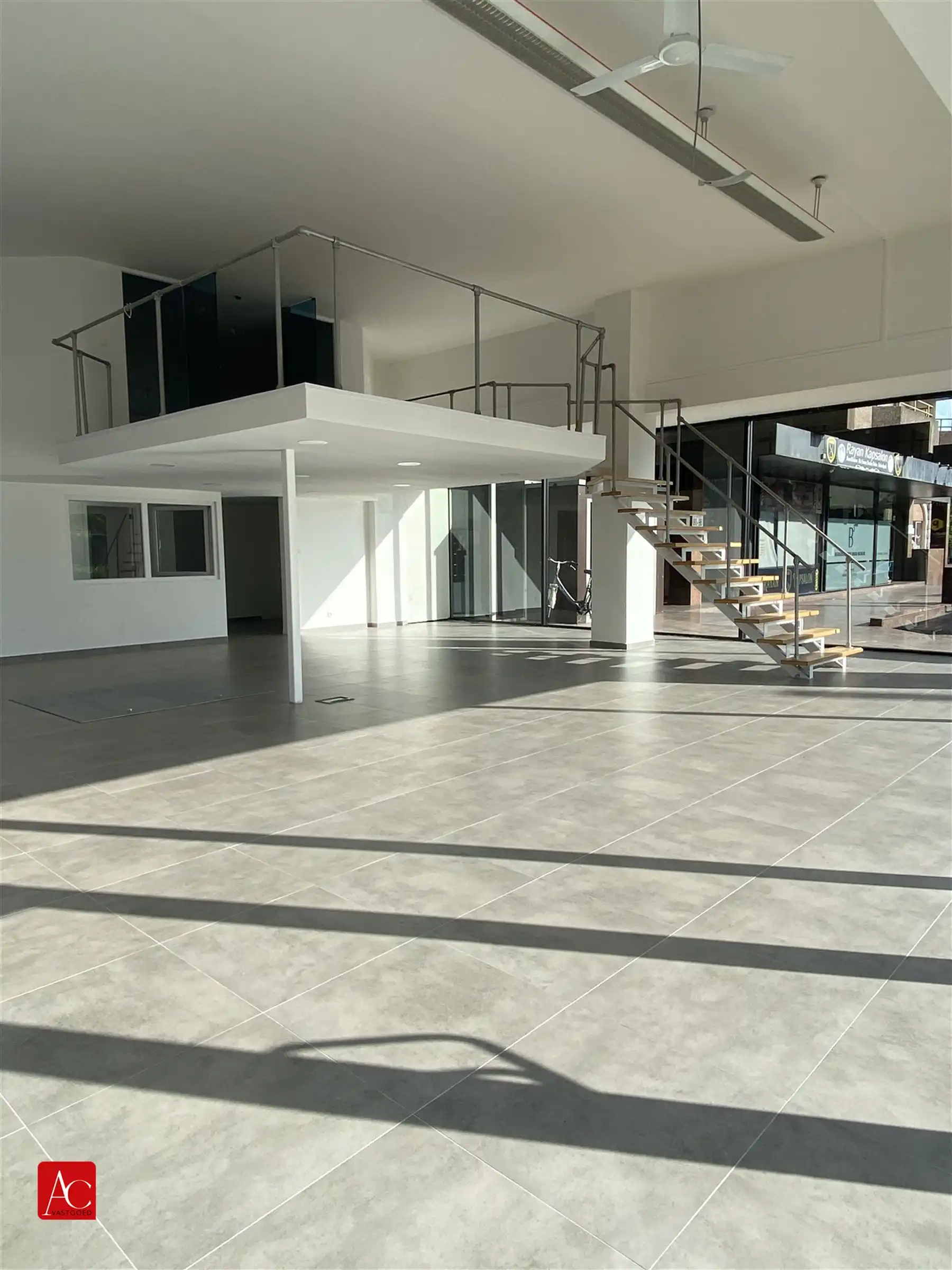 Commercieel handelspand in hartje Sint-Niklaas foto 3