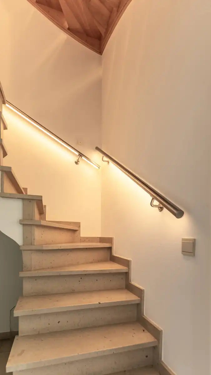 Ruime woning met praktijkruimte foto 18