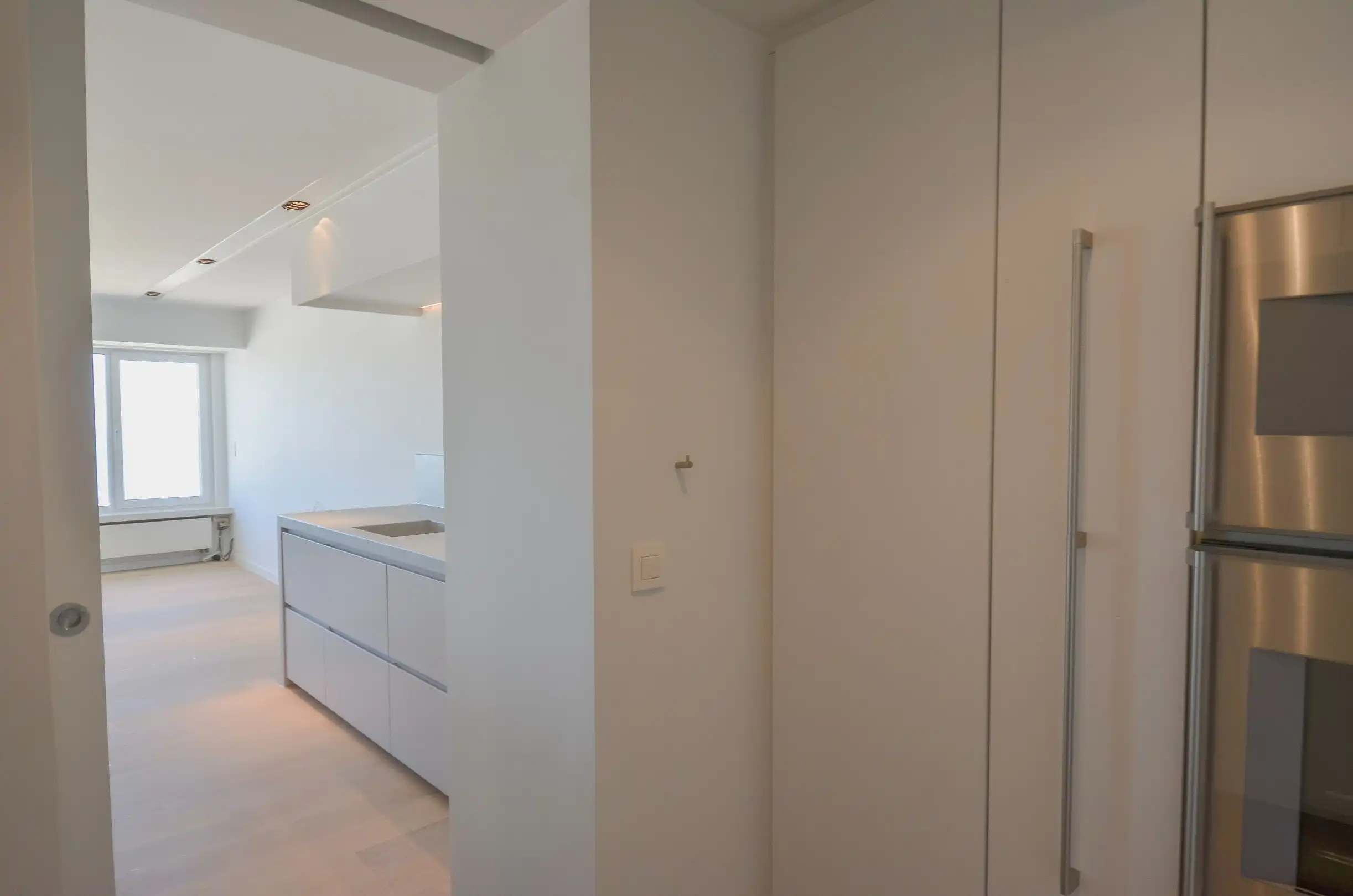Exclusief – Stijlvol volledig gerenoveerd appartement met frontaal zeezicht. foto 8