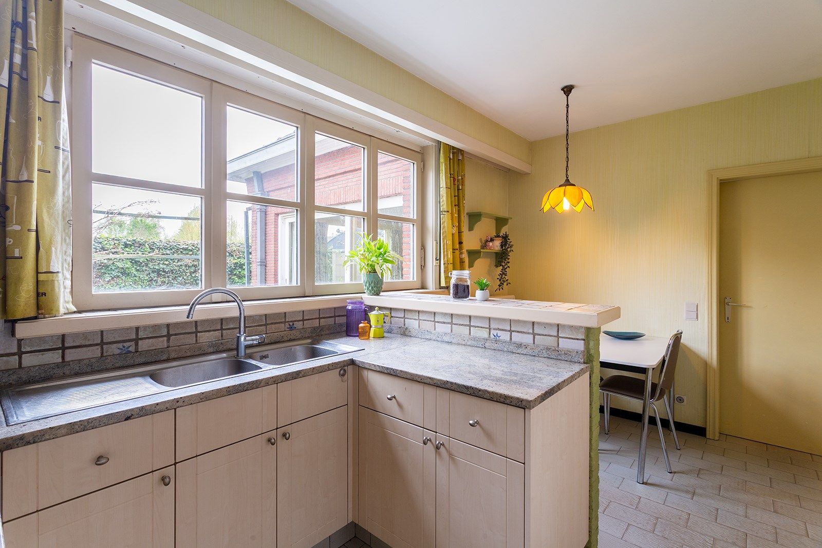 Jaren 70 villa op ruim perceel  foto 17