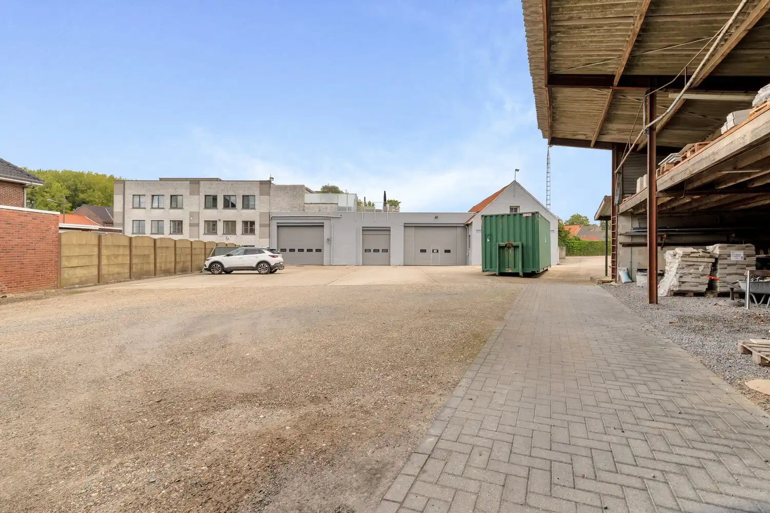 Unieke vastgoedopportuniteit! Ruim bedrijfscomplex met 2 appartementen en exclusief penthouse op 46a 55ca! foto 46