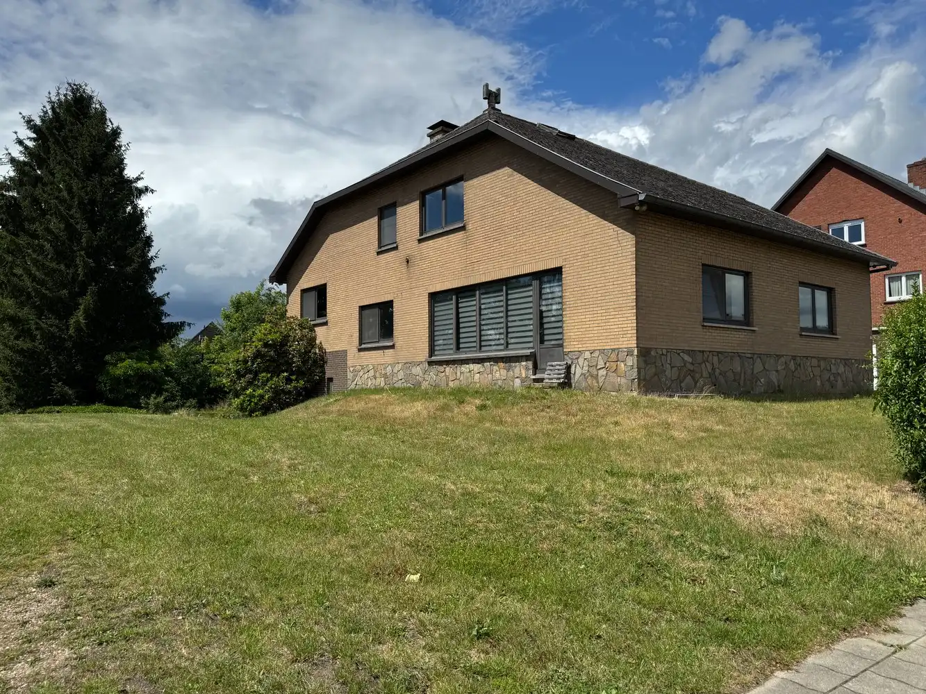 Ruime en lichtrijke vrijstaande woning foto 2