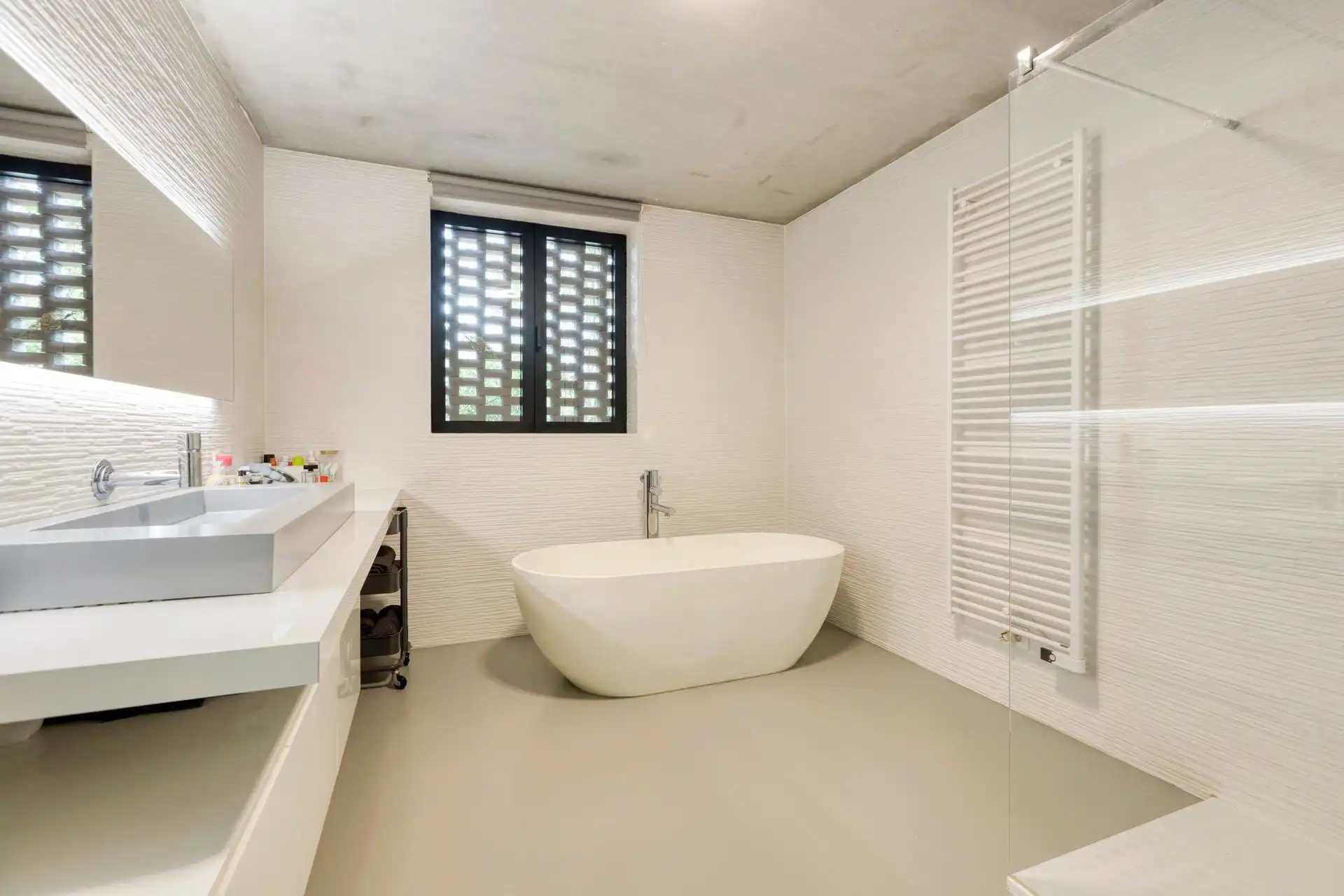 Exclusief wonen waar architectuur, ruimte en levenslang comfort samenkomen. foto 39