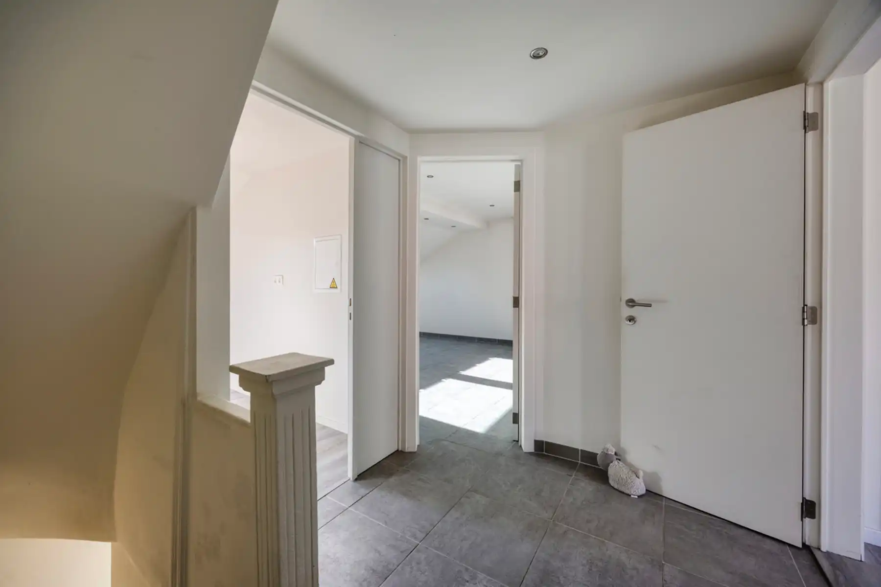 Ruime gerenoveerde centrumwoning met garage foto 17