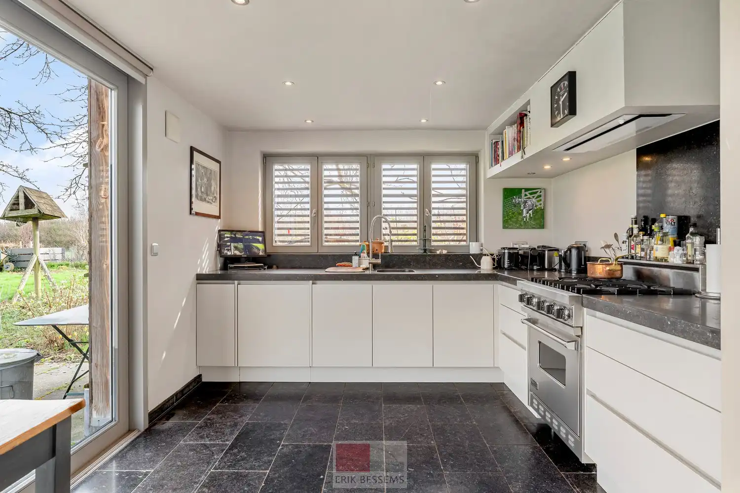 Een zeer karaktervol woonerf van maar liefst 3996 m² met bijzondere uitstraling, bestaande uit een prachtige hoofdwoning (voormalige schuur en stallen) en een charmant vakwerkhuis. foto 20