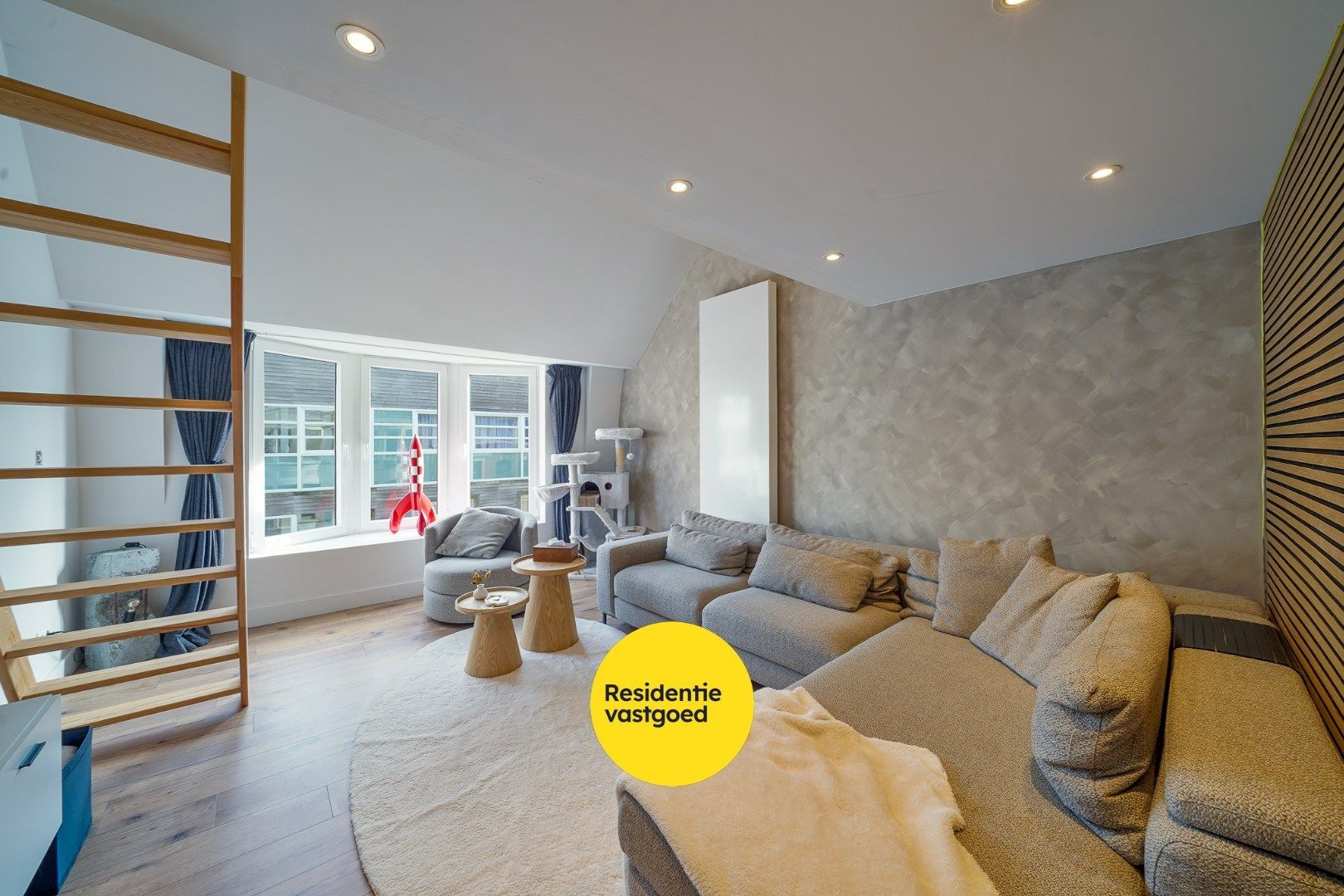 Stijlvol gerenoveerde gezinswoning met karaktervolle gevel in het hart van Mariakerke (Oostende) foto 4