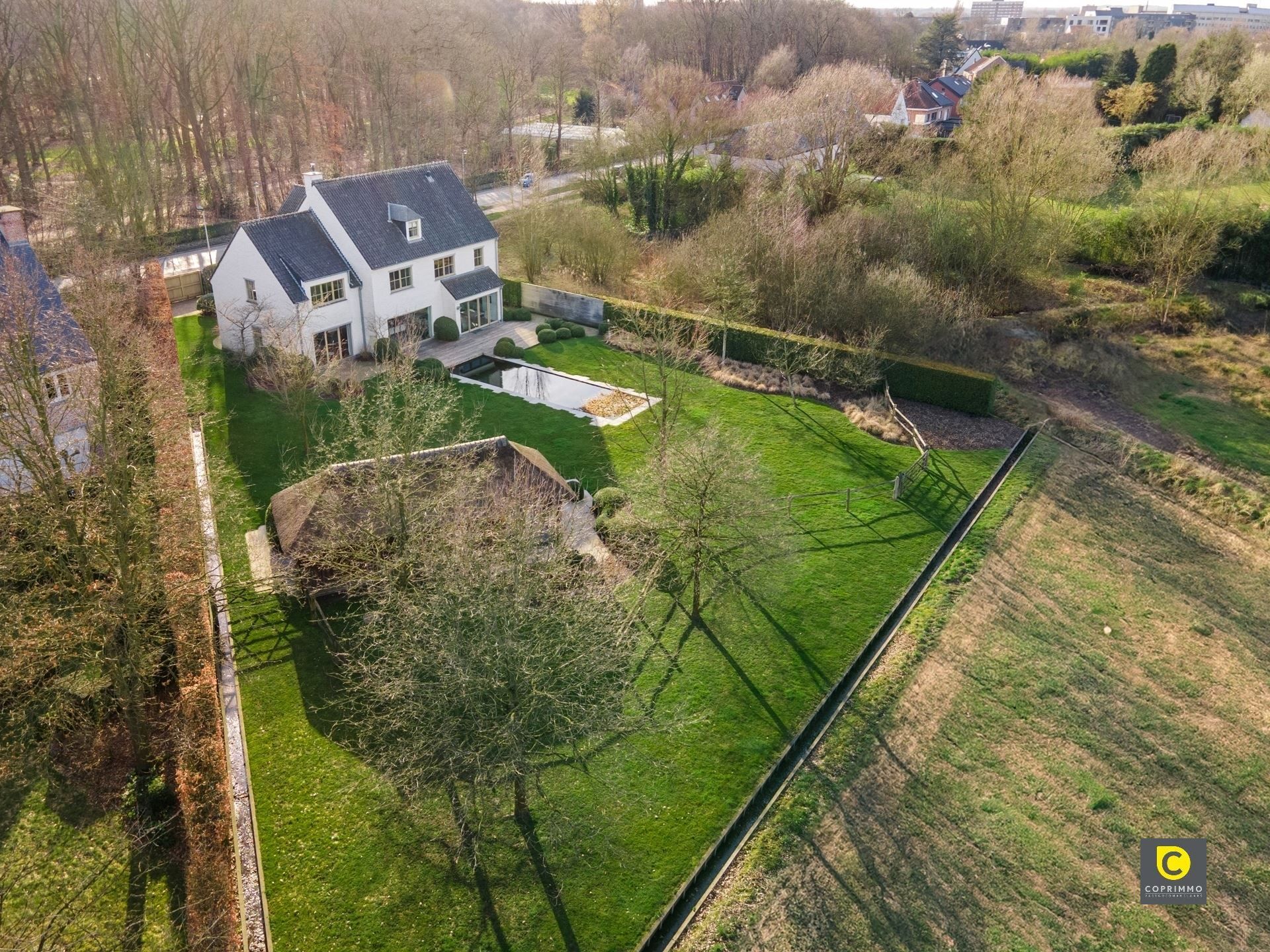 Exclusieve villa met luxe afwerking  foto 26
