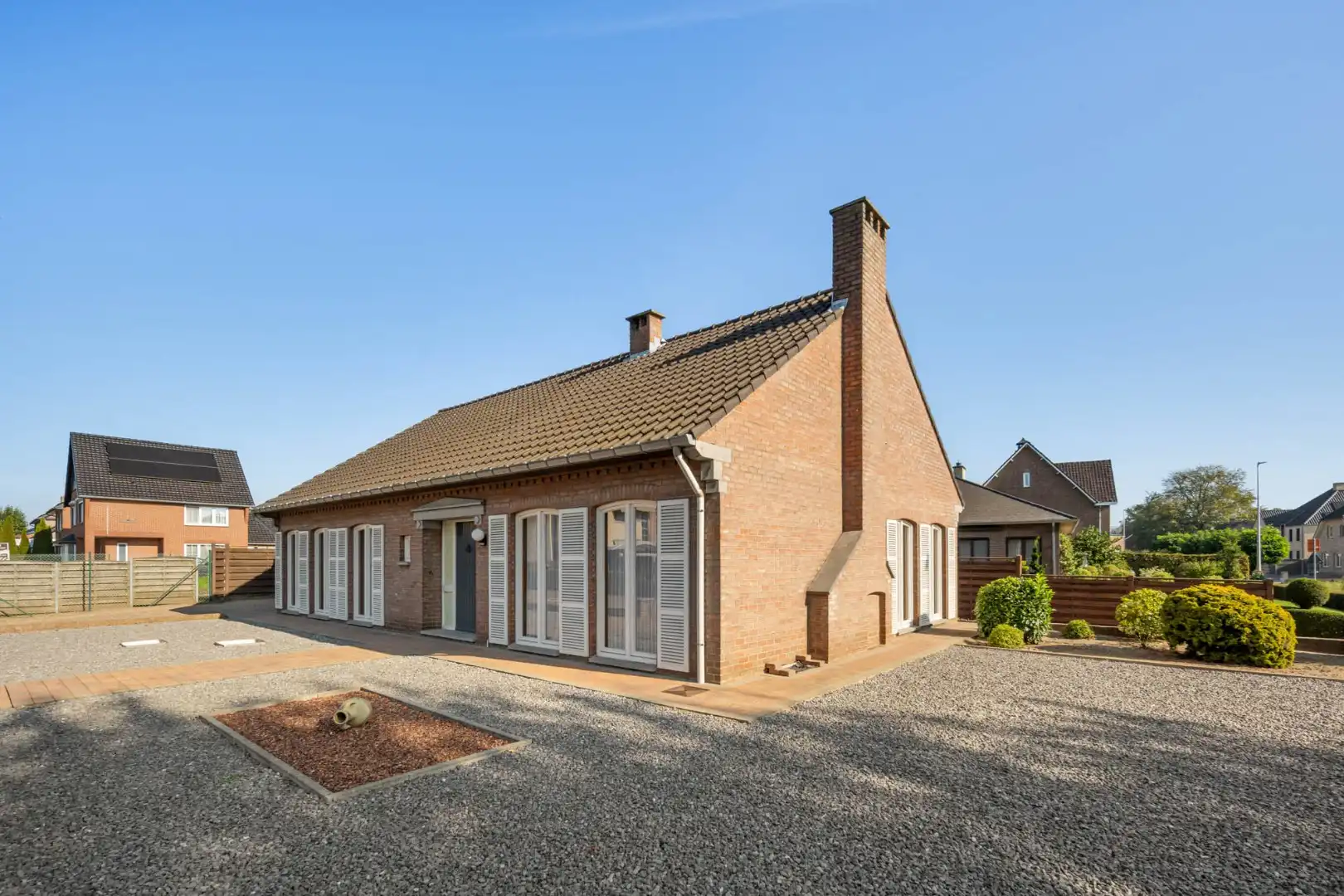 Gelijkvloerse, verzorgde woning gelegen op een perceel van 6a37ca, vlakbij het centrum, scholen, wandel- en fietsroutes foto 3