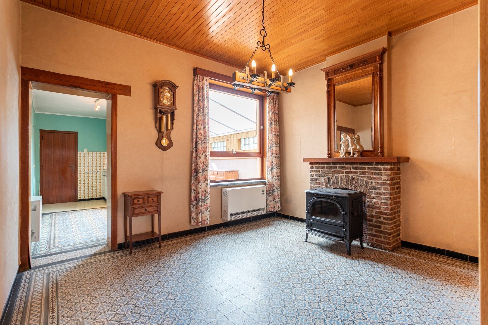 Te renoveren 3-gevelwoning met 3 slaapkamers en tuin foto 6