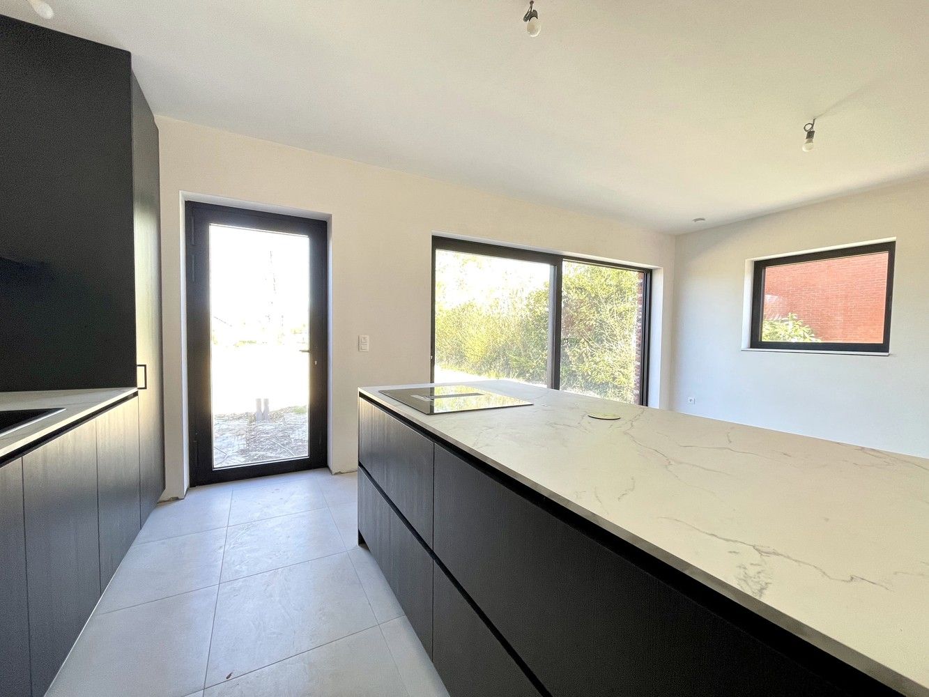 Volledig afgewerkte nieuwbouwwoning met 3 slaapkamers foto 7