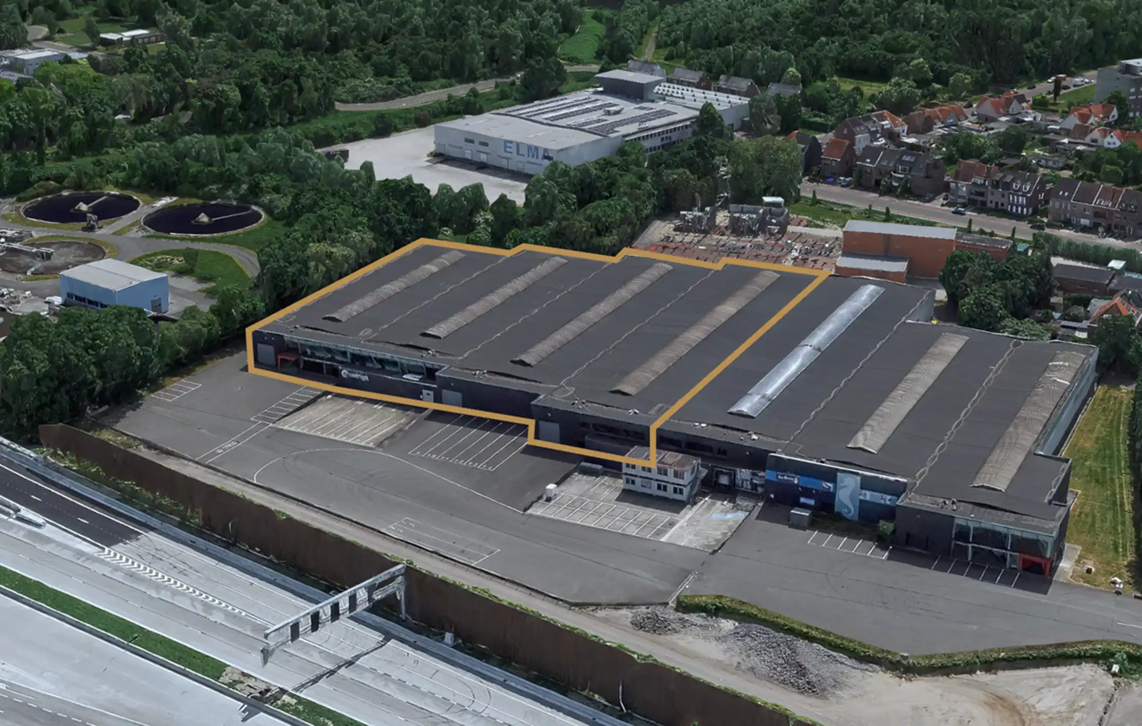 Magazijn met kantoren te Zwijndrecht foto 2