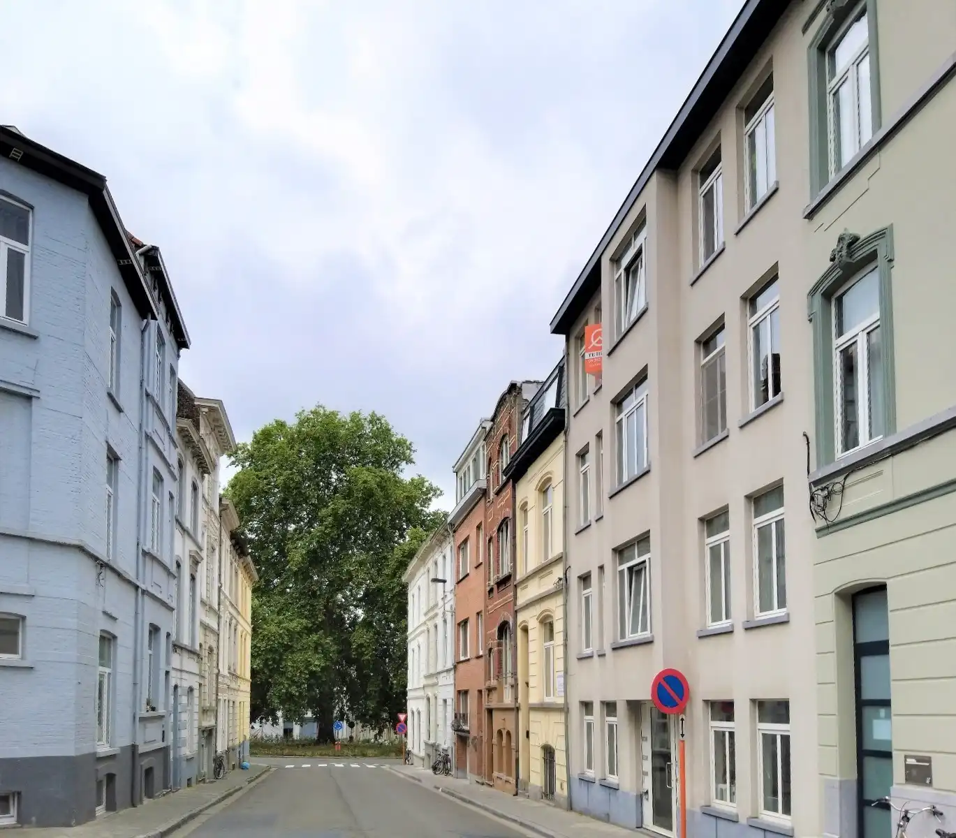 Modern 1- slpk appartement vlakbij Sint-Pietersplein foto 16