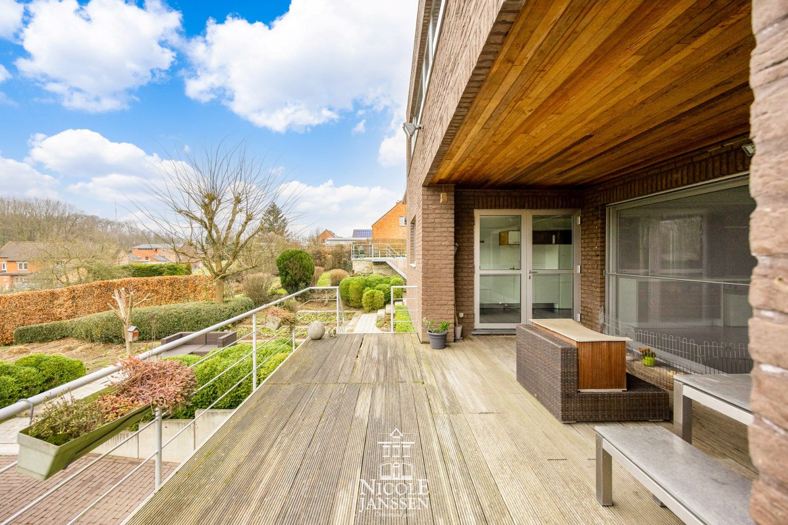 Zeer moderne en luchtige woning in een rustige, groene omgeving foto 27