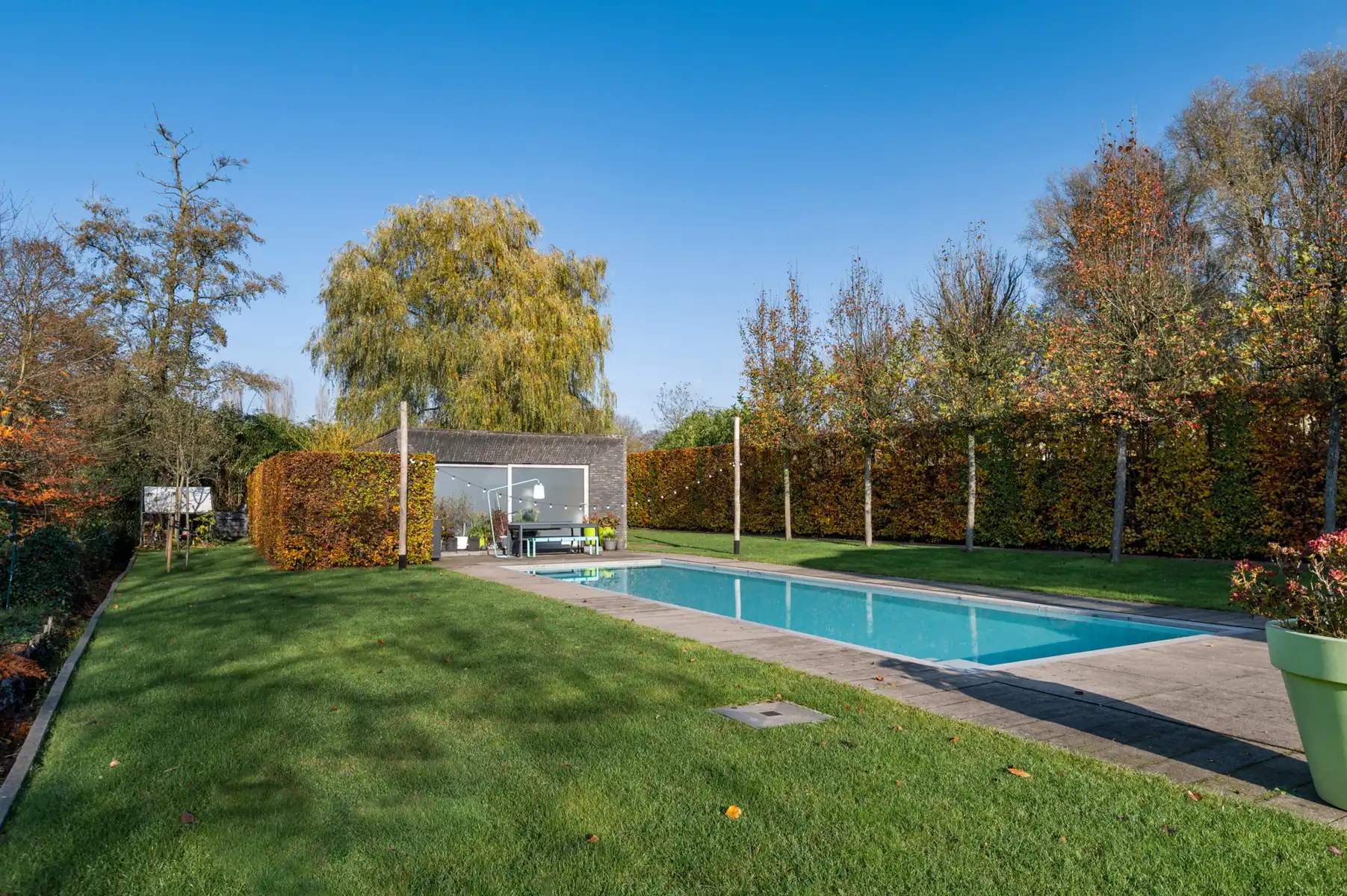 Moderne villa in een doodlopende straat vlakbij het centrum foto 29