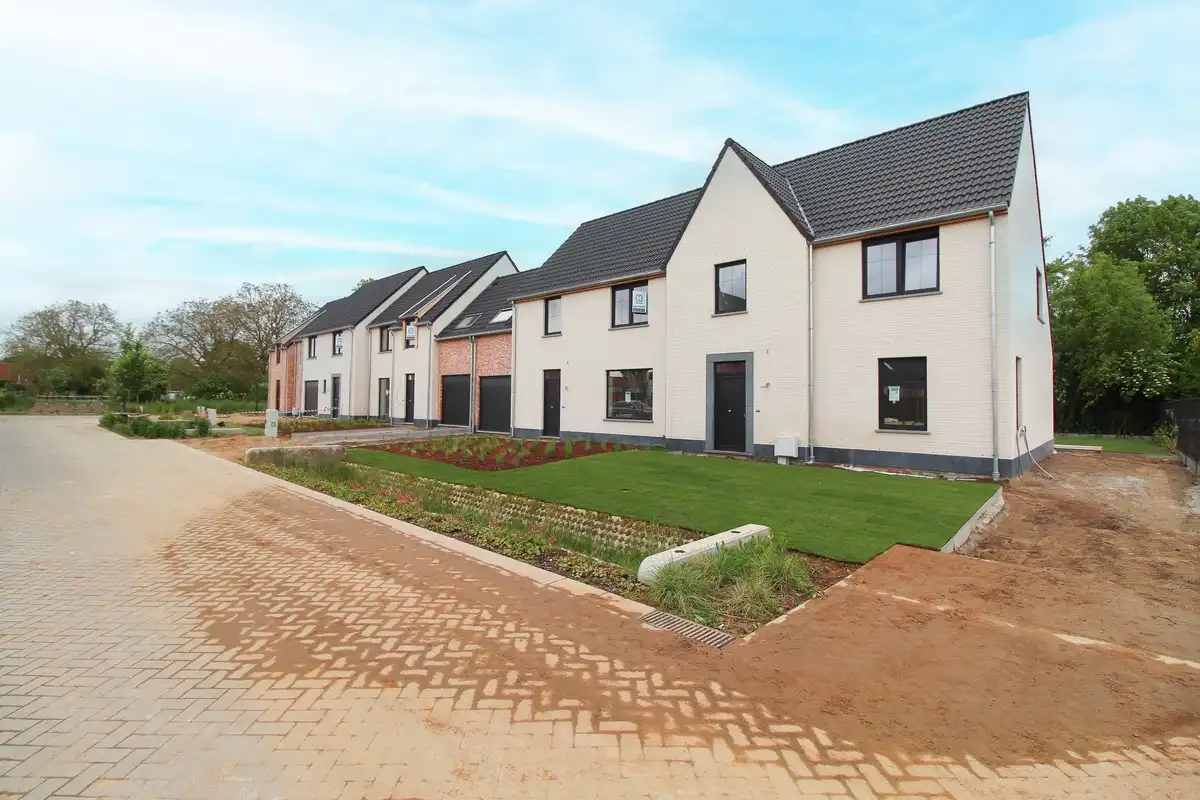 Nouvelles maisons à Estaimbourg sur une location adaptée aux enfants foto {{pictureIndex}}