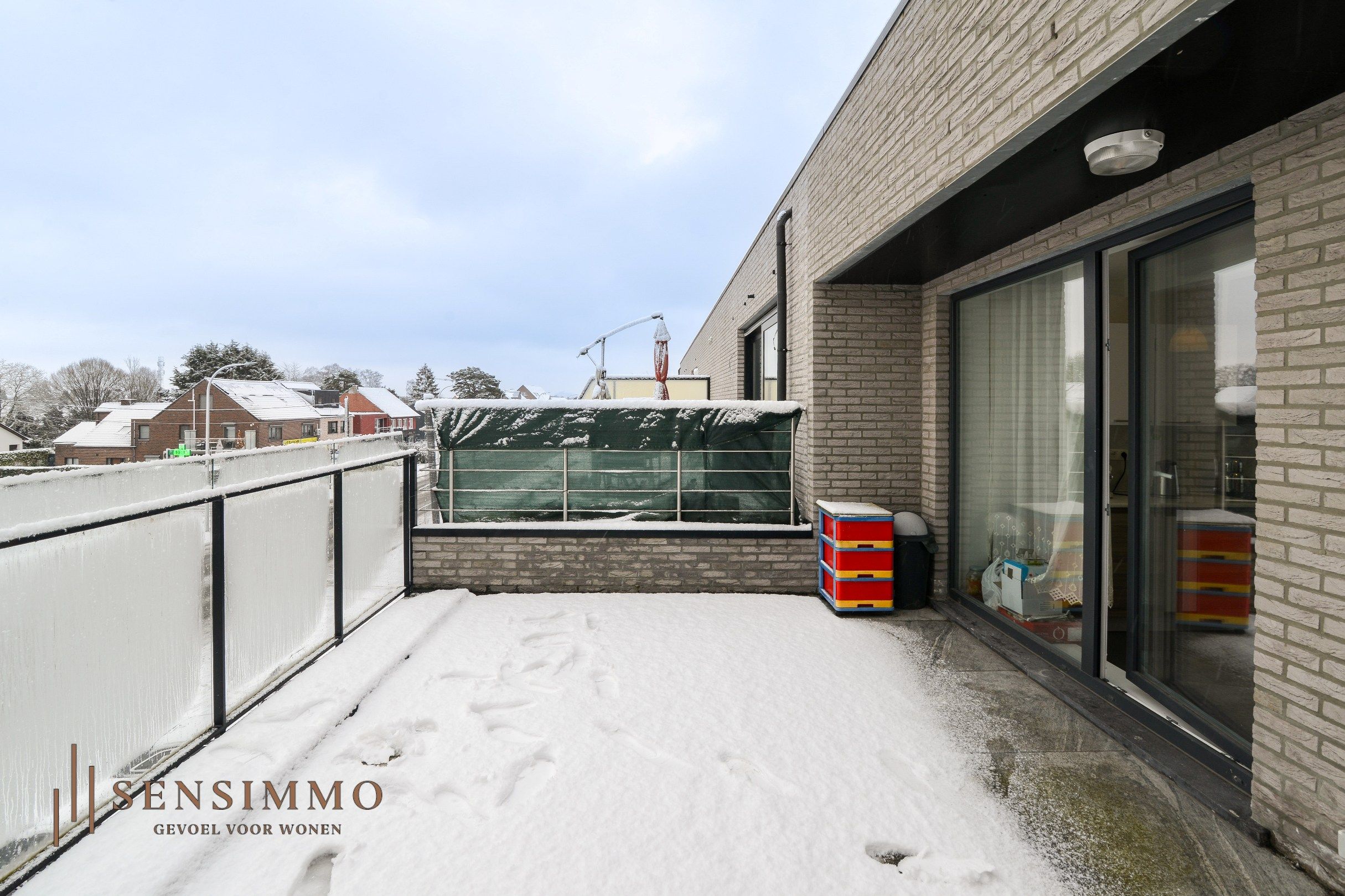 Tweeslaapkamer appartement met dubbel terras, parking en kelderberging foto 16