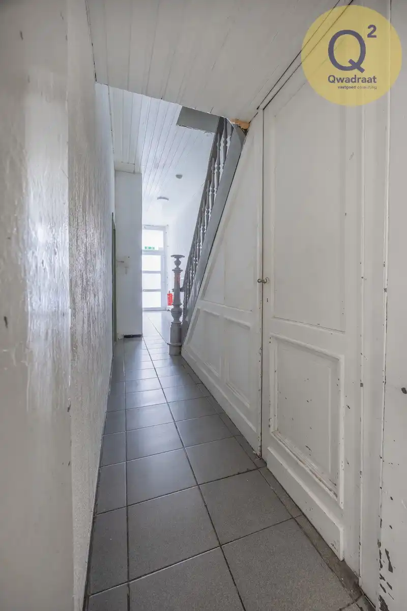 huis met 6 slpks, 2 badkamers, 2 keukens en stadstuintje foto 26