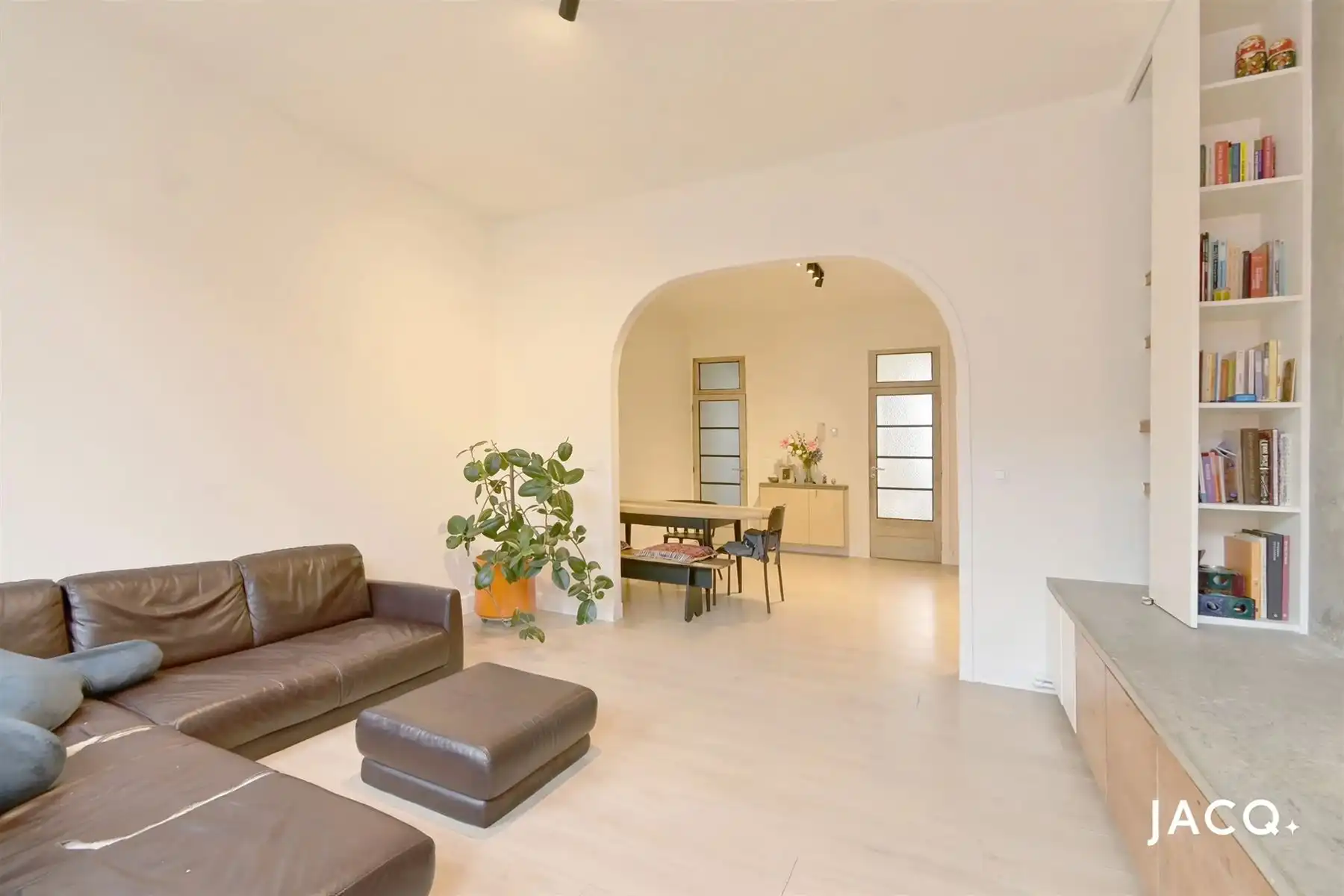 Modern gerenoveerd appartement met een authentieke toets foto 4