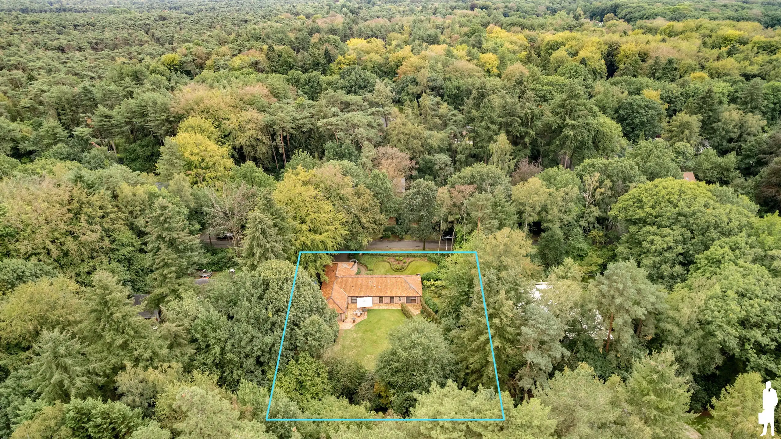 Karaktervolle gelijkvloerse villa op ca. 2.000 m² in zeer rustige, gegeerde en autoluwe wijk Dennendael en dichtbij het natuurgebied foto 62