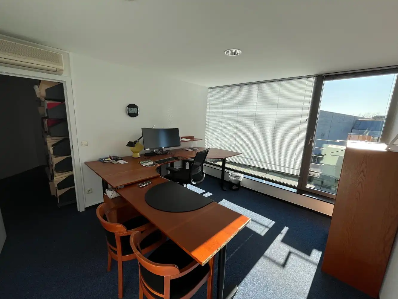 Kantoorgebouw met 54 parkeerplaatsen foto 40