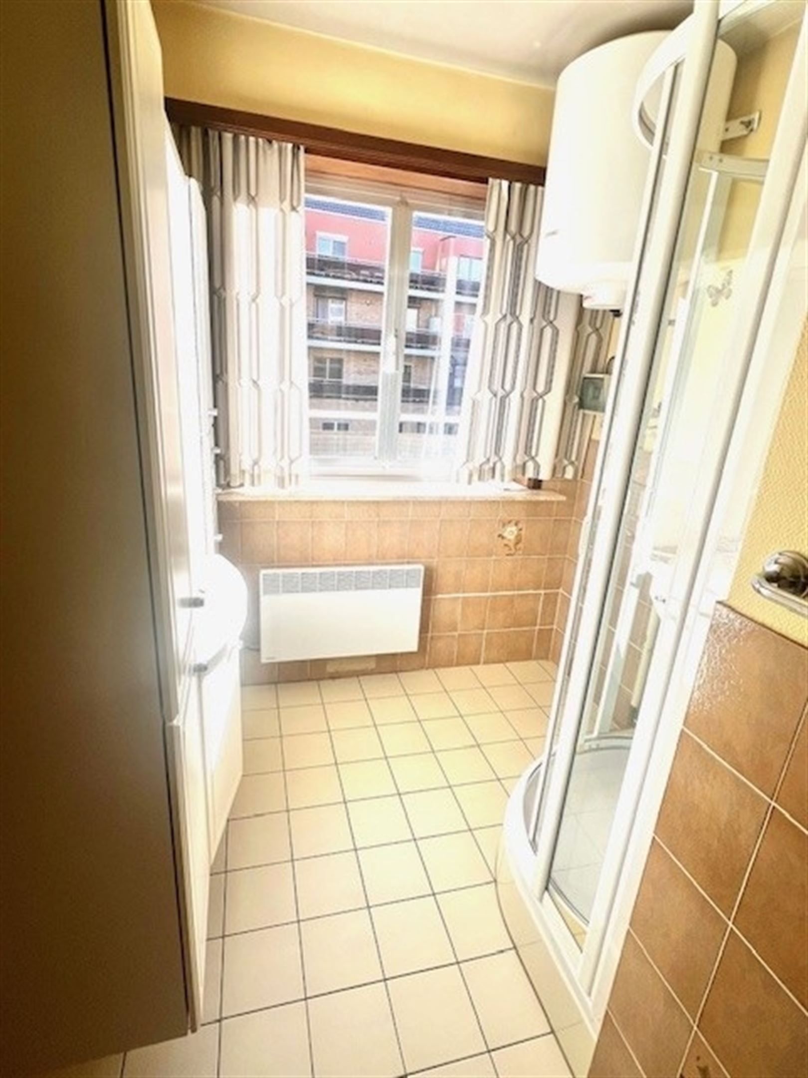 Centraal gelegen appartement met 2 slaapkmrs en autostaanplaats foto 8