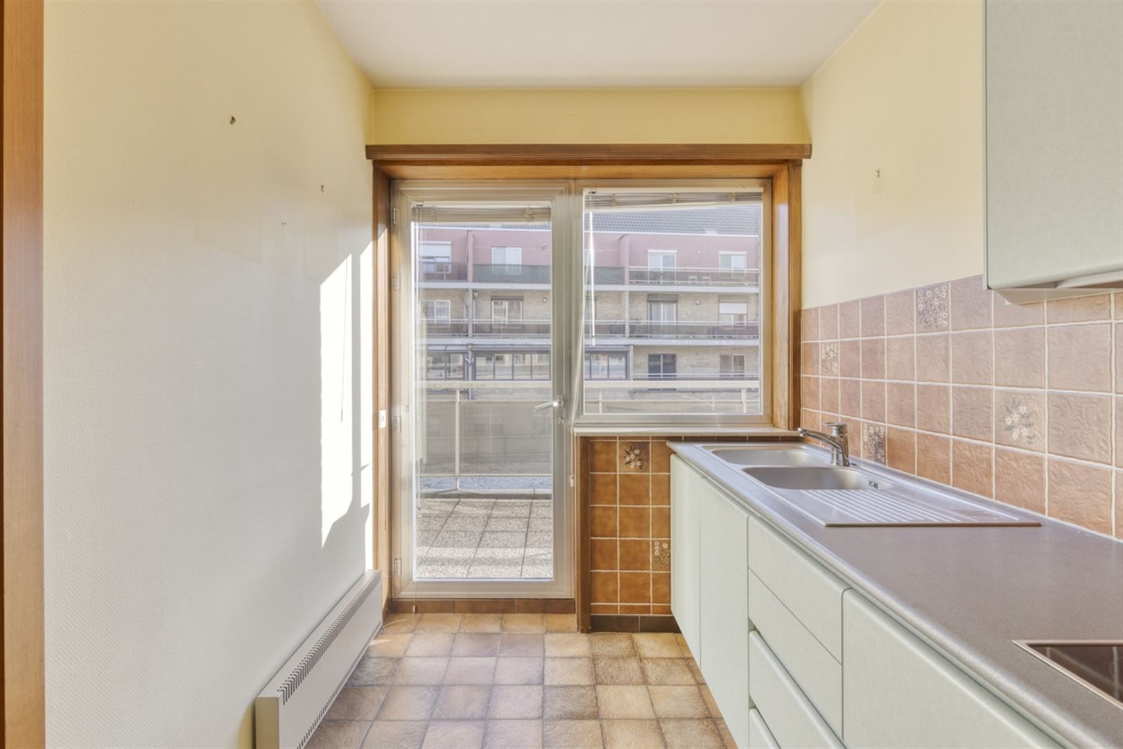 Centraal gelegen appartement met 2 slaapkmrs en autostaanplaats foto 8