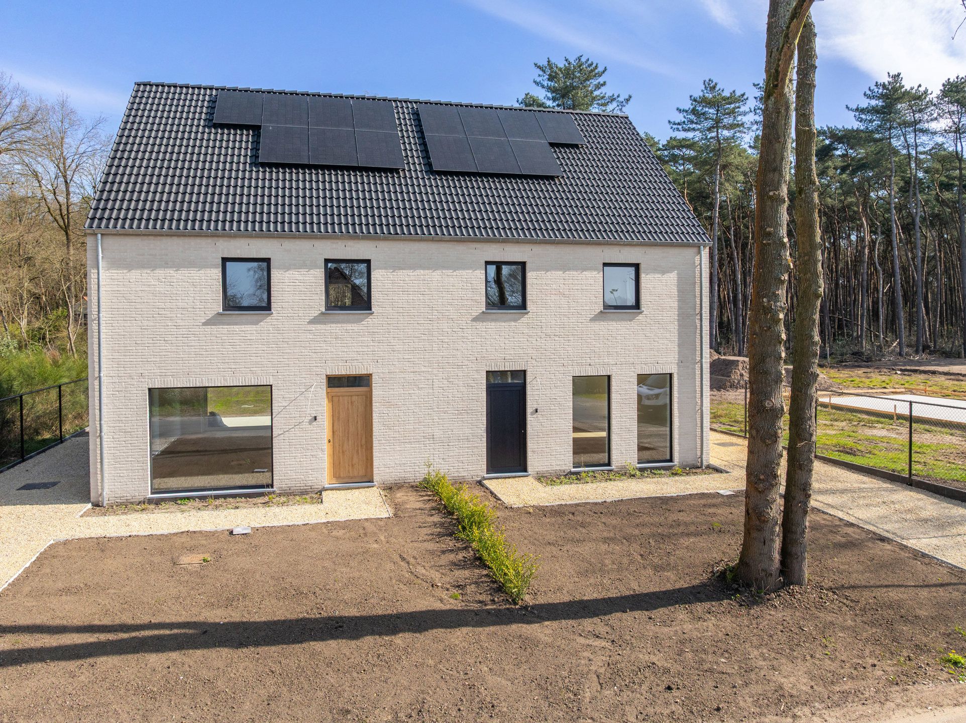 Stijlvolle nieuwbouwkoppelwoning met adembenemend boszicht foto 34