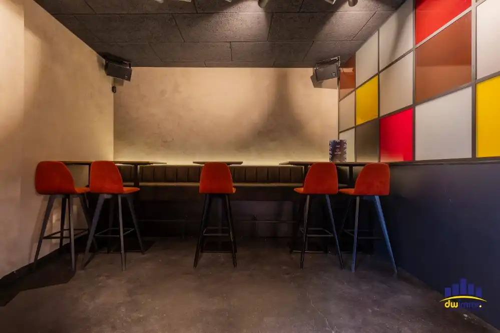 Overname stijlvolle bar met veel mogelijkheden voor spotprijs in historisch centrum Ieper foto 3