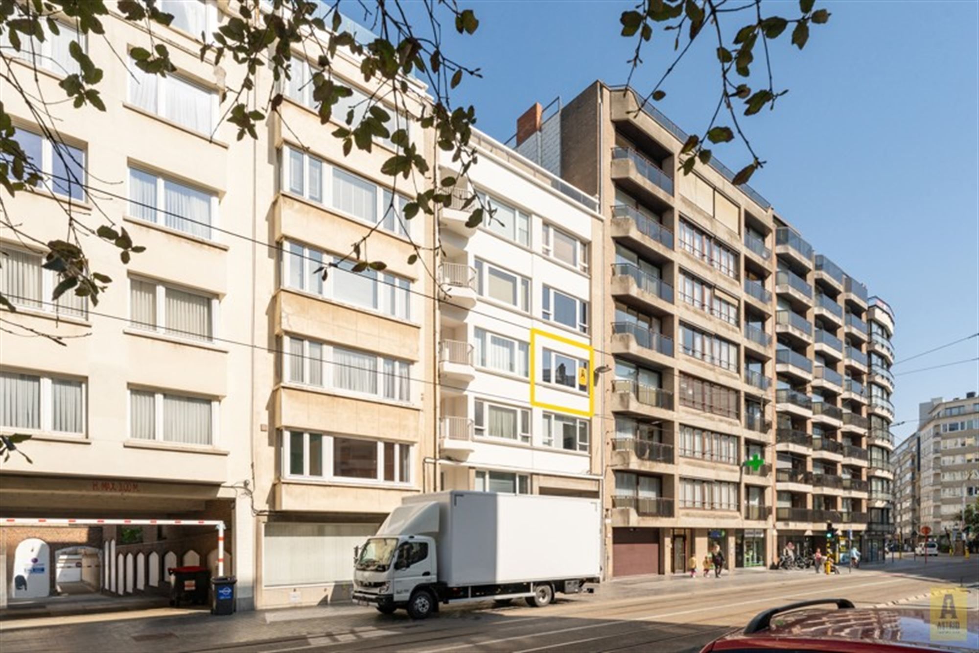 Instapklaar zonnig appartement in centrum en vlak aan de dijk! foto 2