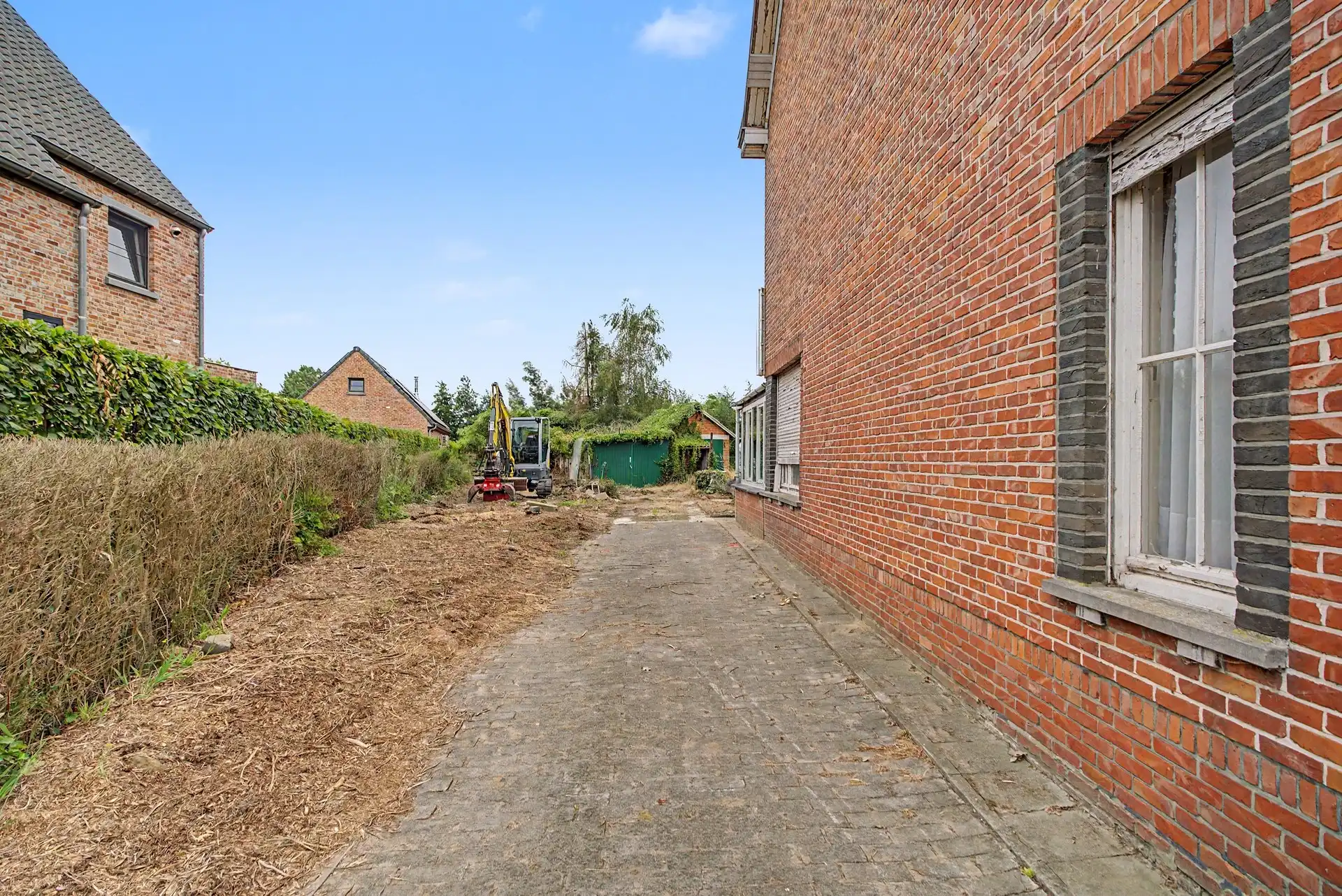 Te renoveren halfopen bebouwing op een perceel van 700m² op rustige ligging te Zele. foto 17