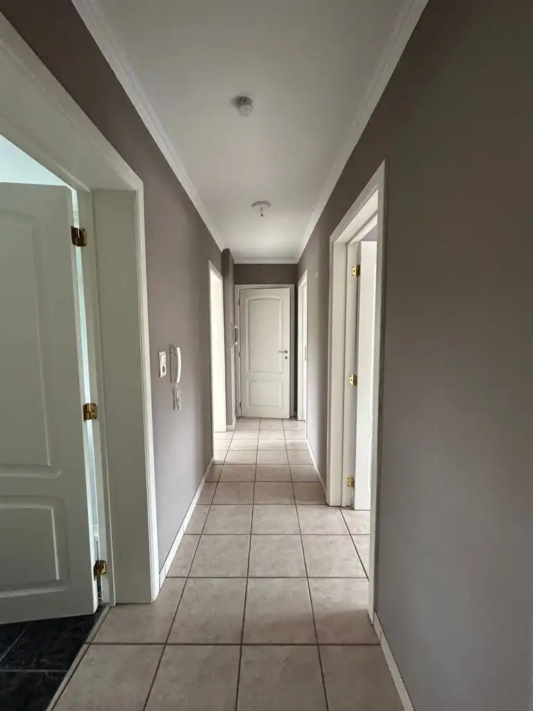 Ruim appartement met 2 slaapkamers, terras en autostaanplaats te Kinrooi.  foto 4
