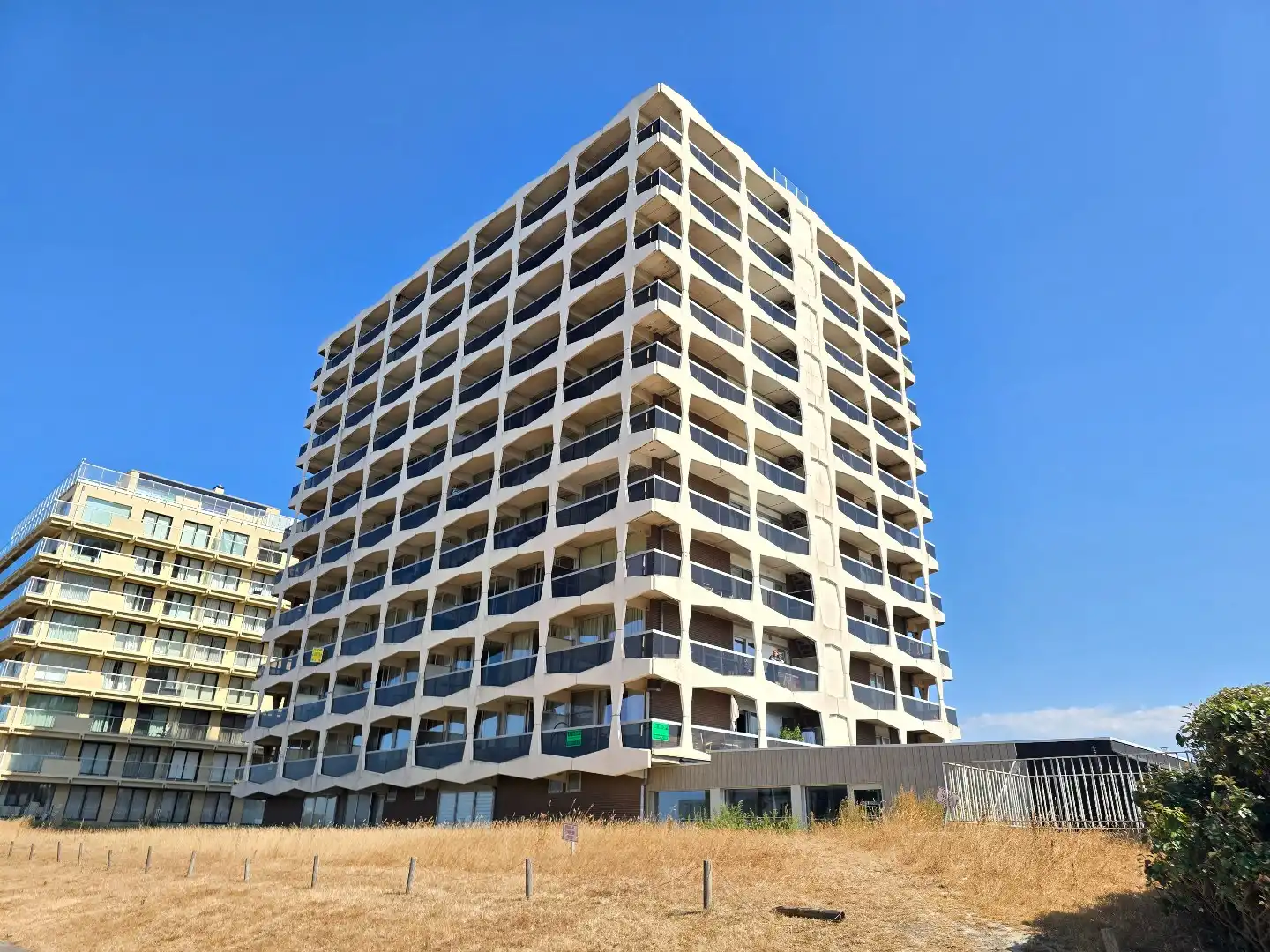 Hoekappartement met zeezicht 1 slpk + slaaphoek  foto 2