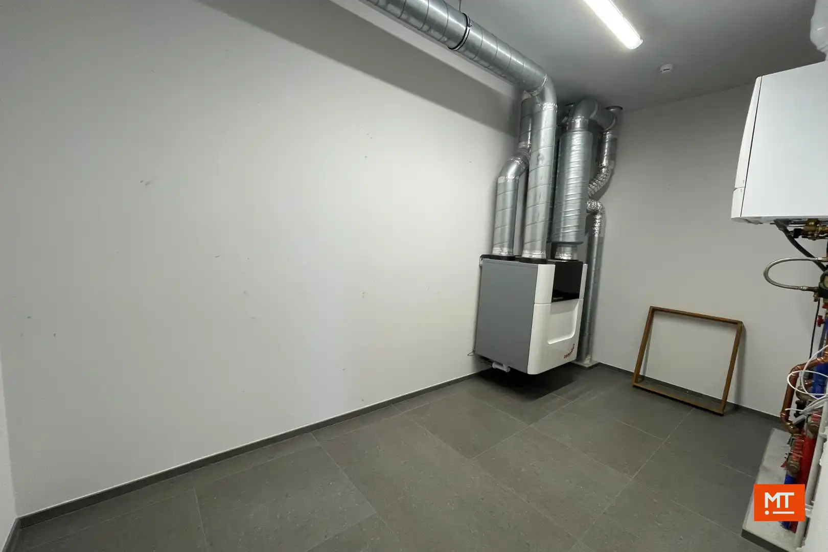 Duplex-appartement met 2 slaapkamers en ruim terras te Beselare foto 8