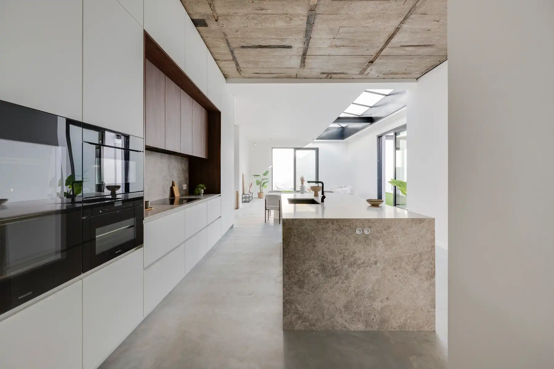 Unieke, lichtrijke loft van ca. 229 m² met ruime stadstuin foto 16